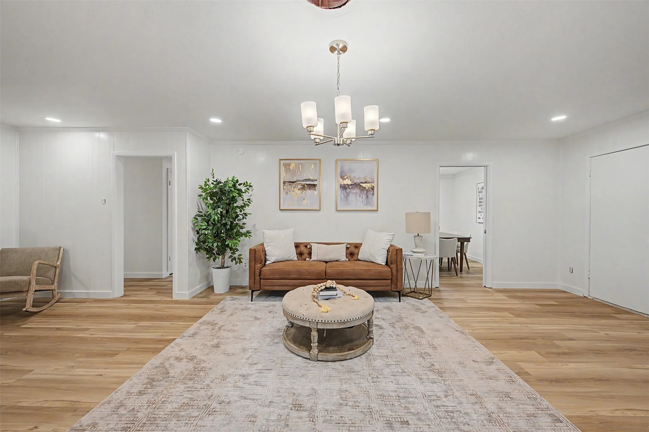 Single Family Residence For Sale in Tarrant County , 7205 Ellis Road, Fort Worth, Texas 76112, 3 Bedroom, 2 Bathroom, 2 Garage spaces, 2,530 Sqft, built in 1961, mls#21295742, Real Estate Agent in Fort Worth, Homes For Sale in Tarrant county, Homes For Sale in Fort Worth, Realtor in Fort Worth Texas, Real Estate Brokerage Independent Realty Texas, Luminita Cordes Realtor