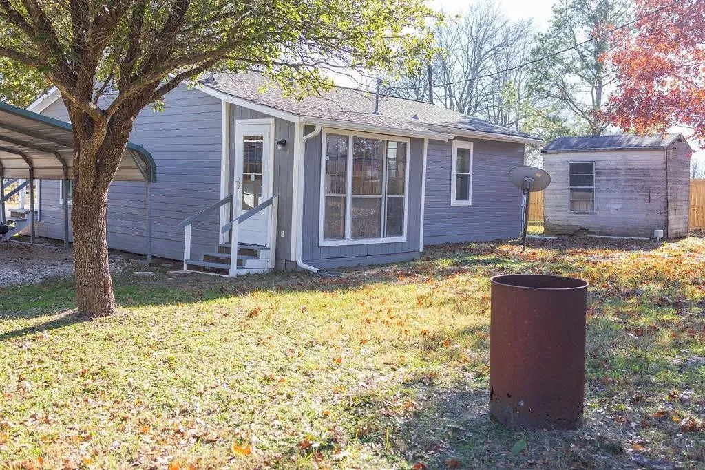 Single Family Residence For Rent in Van Zandt County , 571 Vz County Road 3211, Wills Point, Texas 75169, 3 Bedroom, 1 Bathroom, Garage spaces, 805 Sqft, built in 1972, mls#21297402, Real Estate Agent in Wills Point, Homes For Rent in Van Zandt county, Homes For Rent in Wills Point, Realtor in Wills Point Texas, Real Estate Brokerage Independent Realty Texas, Luminita Cordes Realtor