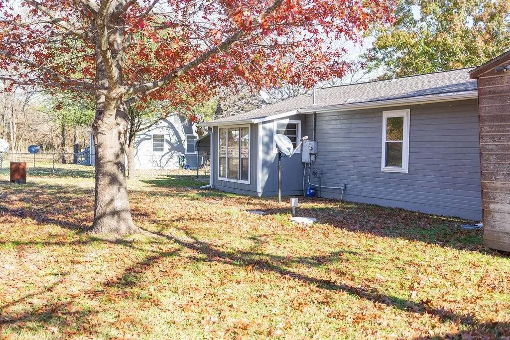 Single Family Residence For Rent in Van Zandt County , 571 Vz County Road 3211, Wills Point, Texas 75169, 3 Bedroom, 1 Bathroom, Garage spaces, 805 Sqft, built in 1972, mls#21297402, Real Estate Agent in Wills Point, Homes For Rent in Van Zandt county, Homes For Rent in Wills Point, Realtor in Wills Point Texas, Real Estate Brokerage Independent Realty Texas, Luminita Cordes Realtor