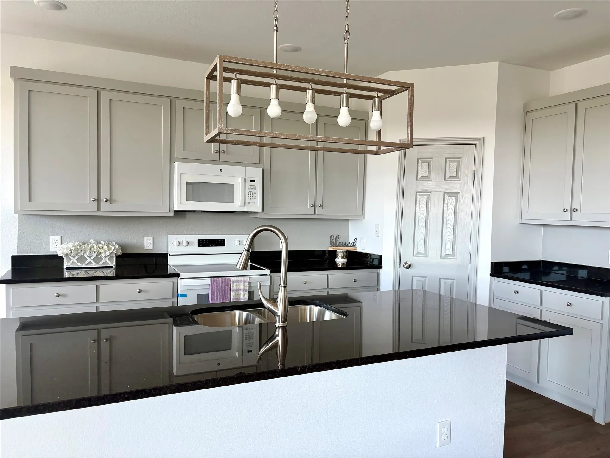 Single Family Residence For Sale in Van Zandt County , 1015 Springview Lane, Mabank, Texas 75147, 3 Bedroom, 2 Bathroom, 2 Garage spaces, 1,721 Sqft, built in 2026, mls#21297403, Real Estate Agent in Mabank, Homes For Sale in Van Zandt county, Homes For Sale in Mabank, Realtor in Mabank Texas, Real Estate Brokerage Independent Realty Texas, Luminita Cordes Realtor