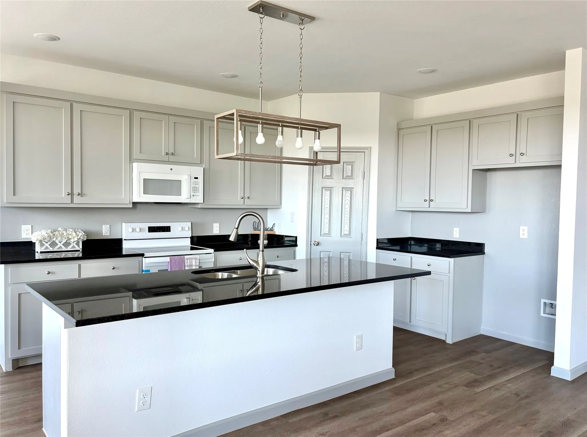 Single Family Residence For Sale in Van Zandt County , 1015 Springview Lane, Mabank, Texas 75147, 3 Bedroom, 2 Bathroom, 2 Garage spaces, 1,721 Sqft, built in 2026, mls#21297403, Real Estate Agent in Mabank, Homes For Sale in Van Zandt county, Homes For Sale in Mabank, Realtor in Mabank Texas, Real Estate Brokerage Independent Realty Texas, Luminita Cordes Realtor