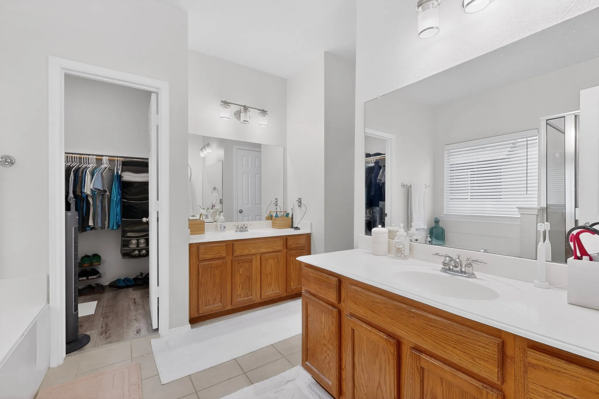 Single Family Residence For Sale in Collin County , 9756 Old Field Drive, Mc Kinney, Texas 75072, 4 Bedroom, 3 Bathroom, 2 Garage spaces, 2,417 Sqft, built in 2004, mls#21297378, Real Estate Agent in Mc Kinney, Homes For Sale in Collin county, Homes For Sale in Mc Kinney, Realtor in Mc Kinney Texas, Real Estate Brokerage Independent Realty Texas, Luminita Cordes Realtor