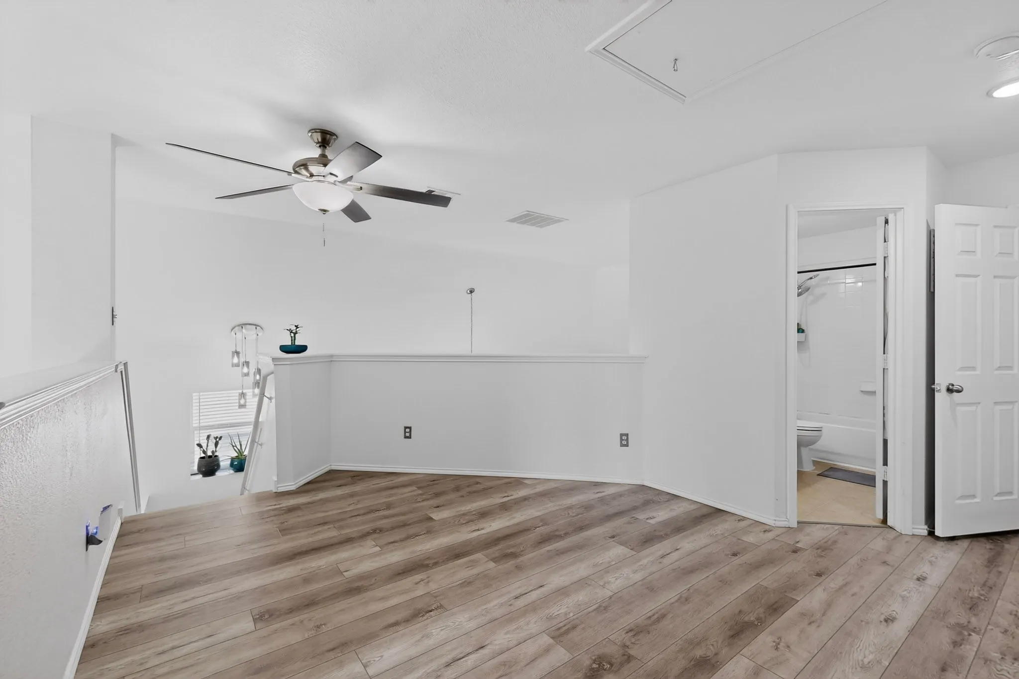 Single Family Residence For Sale in Collin County , 9756 Old Field Drive, Mc Kinney, Texas 75072, 4 Bedroom, 3 Bathroom, 2 Garage spaces, 2,417 Sqft, built in 2004, mls#21297378, Real Estate Agent in Mc Kinney, Homes For Sale in Collin county, Homes For Sale in Mc Kinney, Realtor in Mc Kinney Texas, Real Estate Brokerage Independent Realty Texas, Luminita Cordes Realtor