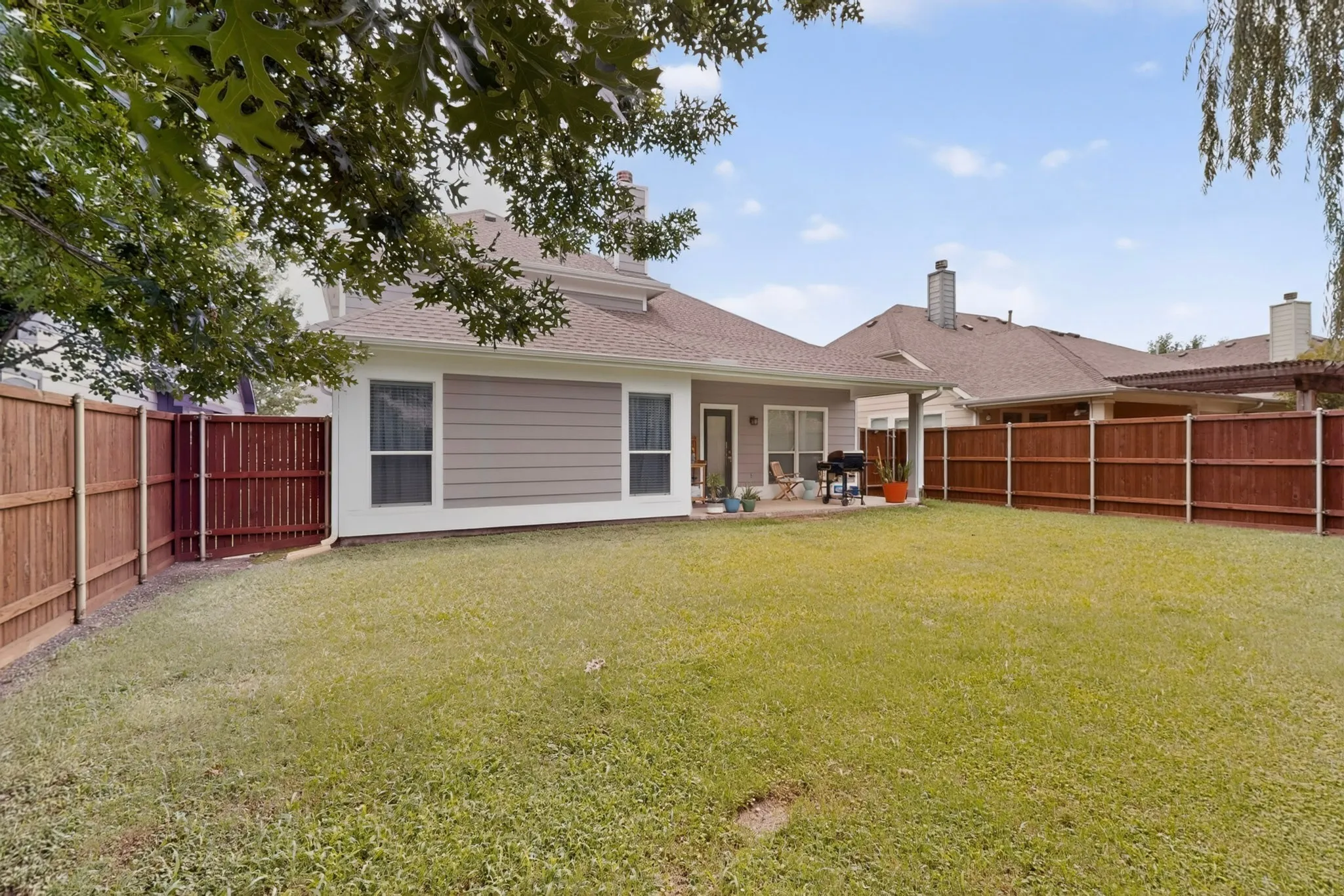 Single Family Residence For Sale in Collin County , 9756 Old Field Drive, Mc Kinney, Texas 75072, 4 Bedroom, 3 Bathroom, 2 Garage spaces, 2,417 Sqft, built in 2004, mls#21297378, Real Estate Agent in Mc Kinney, Homes For Sale in Collin county, Homes For Sale in Mc Kinney, Realtor in Mc Kinney Texas, Real Estate Brokerage Independent Realty Texas, Luminita Cordes Realtor
