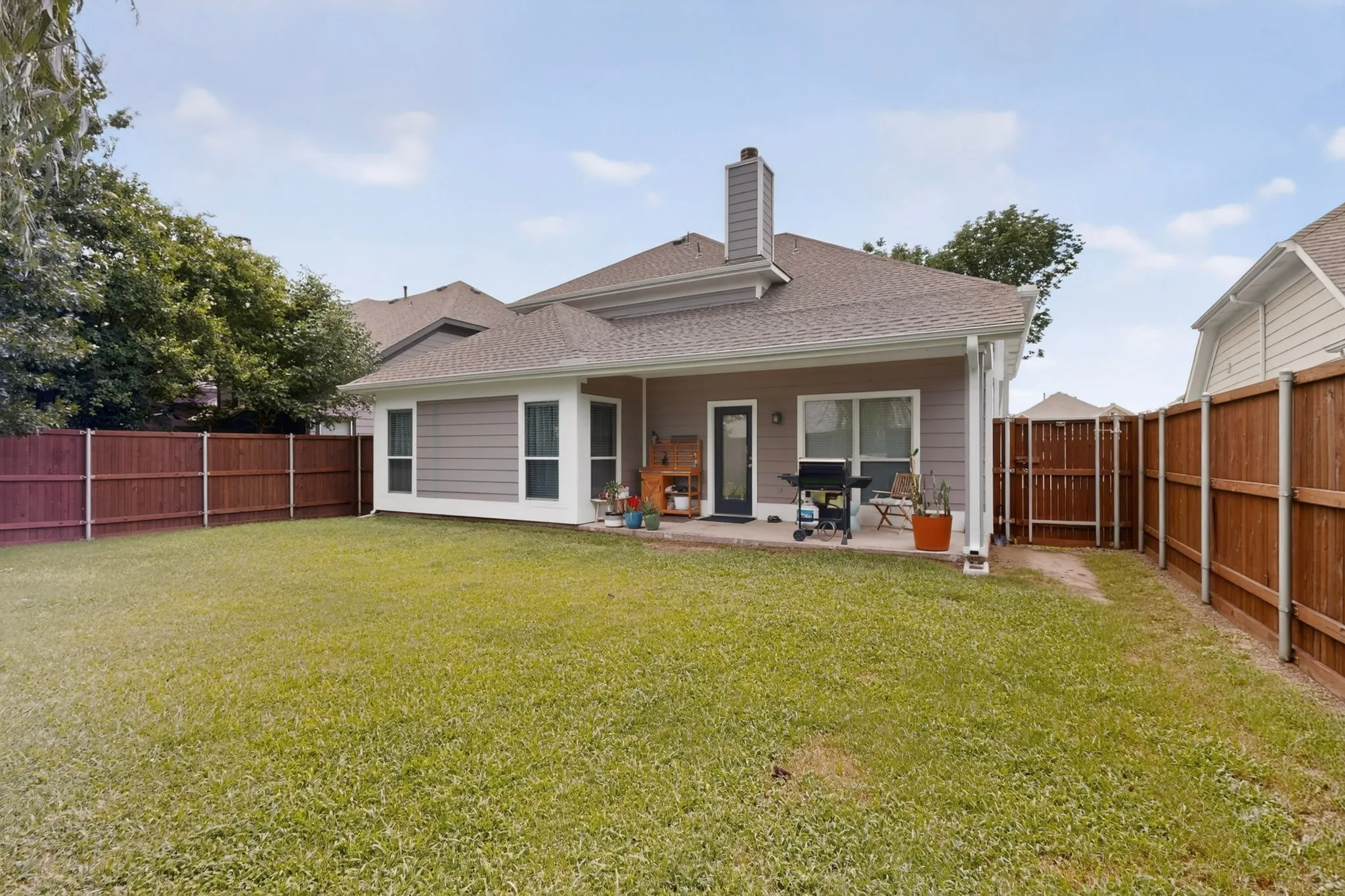 Single Family Residence For Sale in Collin County , 9756 Old Field Drive, Mc Kinney, Texas 75072, 4 Bedroom, 3 Bathroom, 2 Garage spaces, 2,417 Sqft, built in 2004, mls#21297378, Real Estate Agent in Mc Kinney, Homes For Sale in Collin county, Homes For Sale in Mc Kinney, Realtor in Mc Kinney Texas, Real Estate Brokerage Independent Realty Texas, Luminita Cordes Realtor