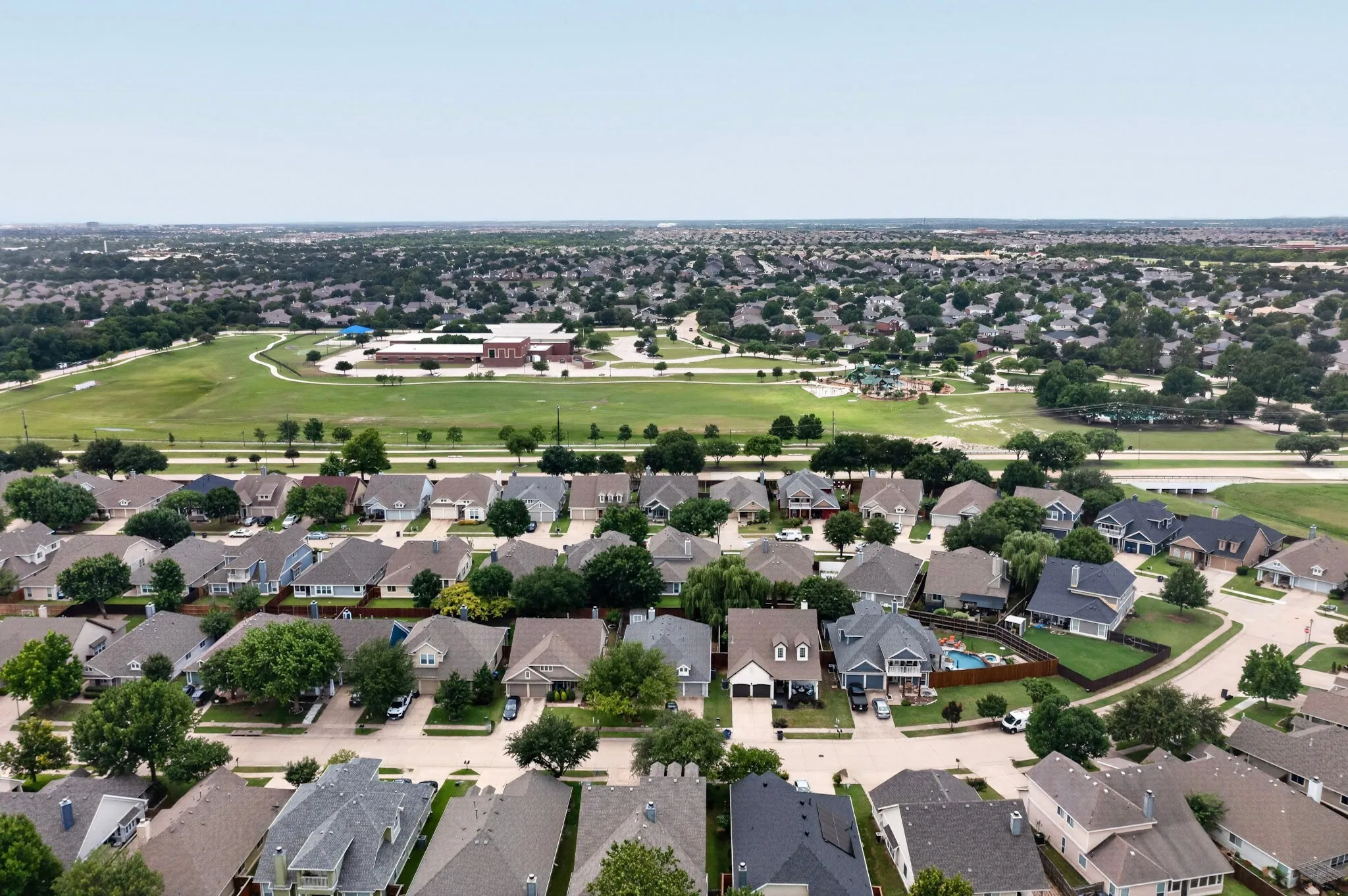 Single Family Residence For Sale in Collin County , 9756 Old Field Drive, Mc Kinney, Texas 75072, 4 Bedroom, 3 Bathroom, 2 Garage spaces, 2,417 Sqft, built in 2004, mls#21297378, Real Estate Agent in Mc Kinney, Homes For Sale in Collin county, Homes For Sale in Mc Kinney, Realtor in Mc Kinney Texas, Real Estate Brokerage Independent Realty Texas, Luminita Cordes Realtor