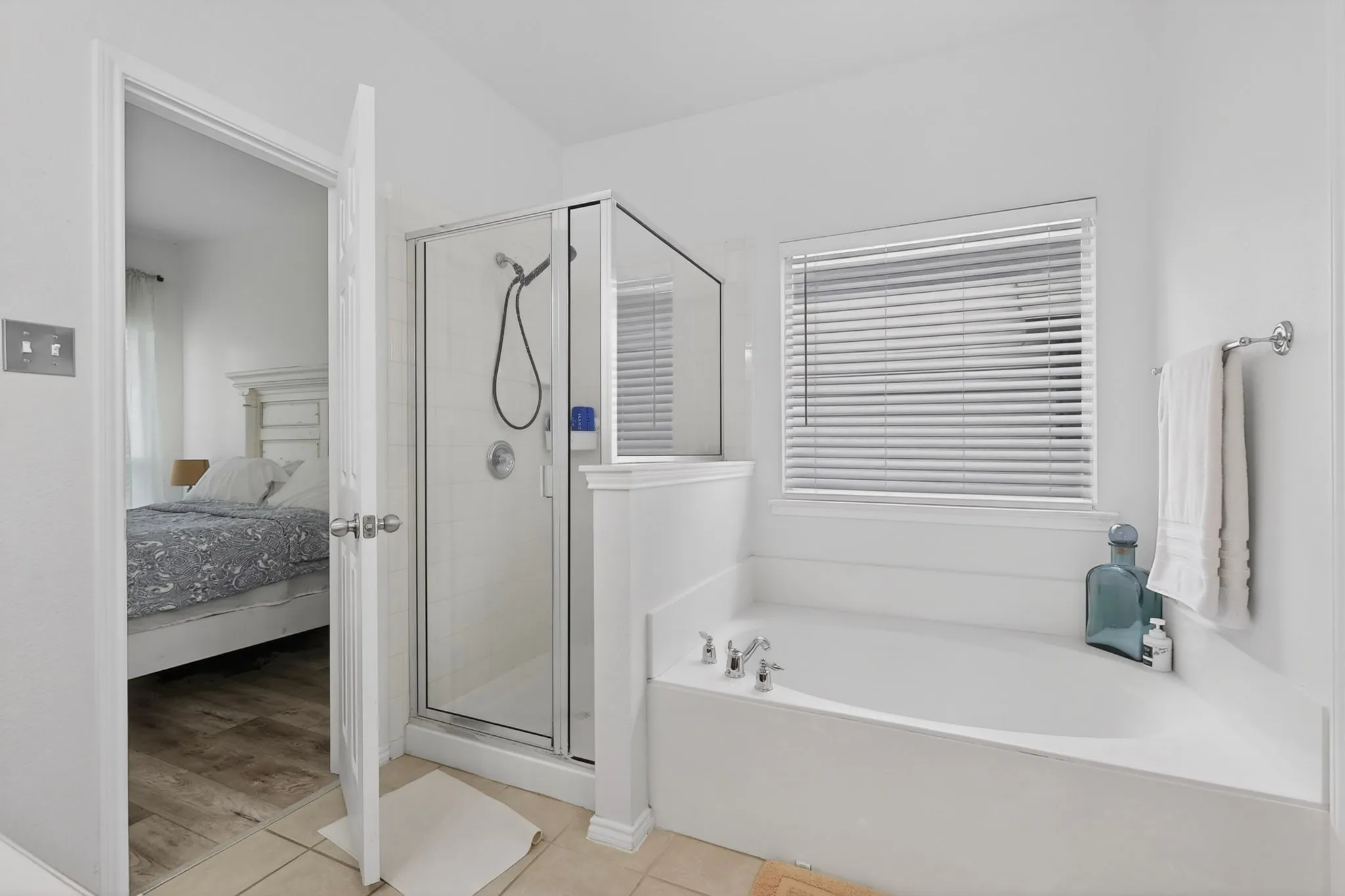 Single Family Residence For Sale in Collin County , 9756 Old Field Drive, Mc Kinney, Texas 75072, 4 Bedroom, 3 Bathroom, 2 Garage spaces, 2,417 Sqft, built in 2004, mls#21297378, Real Estate Agent in Mc Kinney, Homes For Sale in Collin county, Homes For Sale in Mc Kinney, Realtor in Mc Kinney Texas, Real Estate Brokerage Independent Realty Texas, Luminita Cordes Realtor