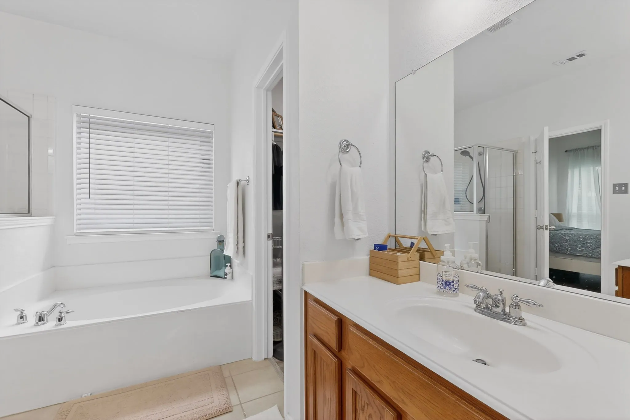 Single Family Residence For Sale in Collin County , 9756 Old Field Drive, Mc Kinney, Texas 75072, 4 Bedroom, 3 Bathroom, 2 Garage spaces, 2,417 Sqft, built in 2004, mls#21297378, Real Estate Agent in Mc Kinney, Homes For Sale in Collin county, Homes For Sale in Mc Kinney, Realtor in Mc Kinney Texas, Real Estate Brokerage Independent Realty Texas, Luminita Cordes Realtor