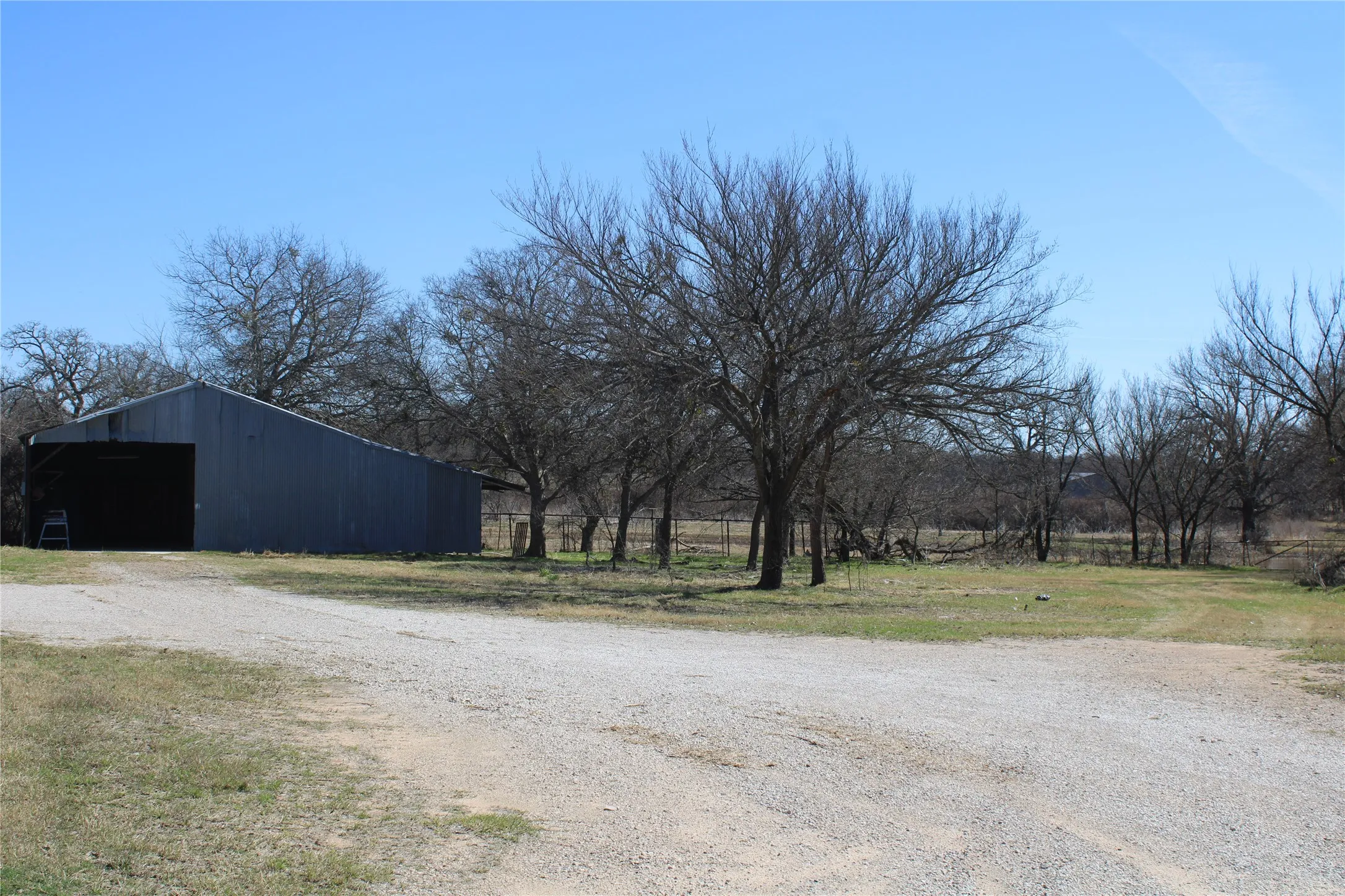 Single Family Residence For Sale in Jack County , 3020 Fm 2210 E, Perrin, Texas 76486, 3 Bedroom, 2 Bathroom, Garage spaces, 1,687 Sqft, built in 1965, mls#21284615, Real Estate Agent in Perrin, Homes For Sale in Jack county, Homes For Sale in Perrin, Realtor in Perrin Texas, Real Estate Brokerage Independent Realty Texas, Luminita Cordes Realtor