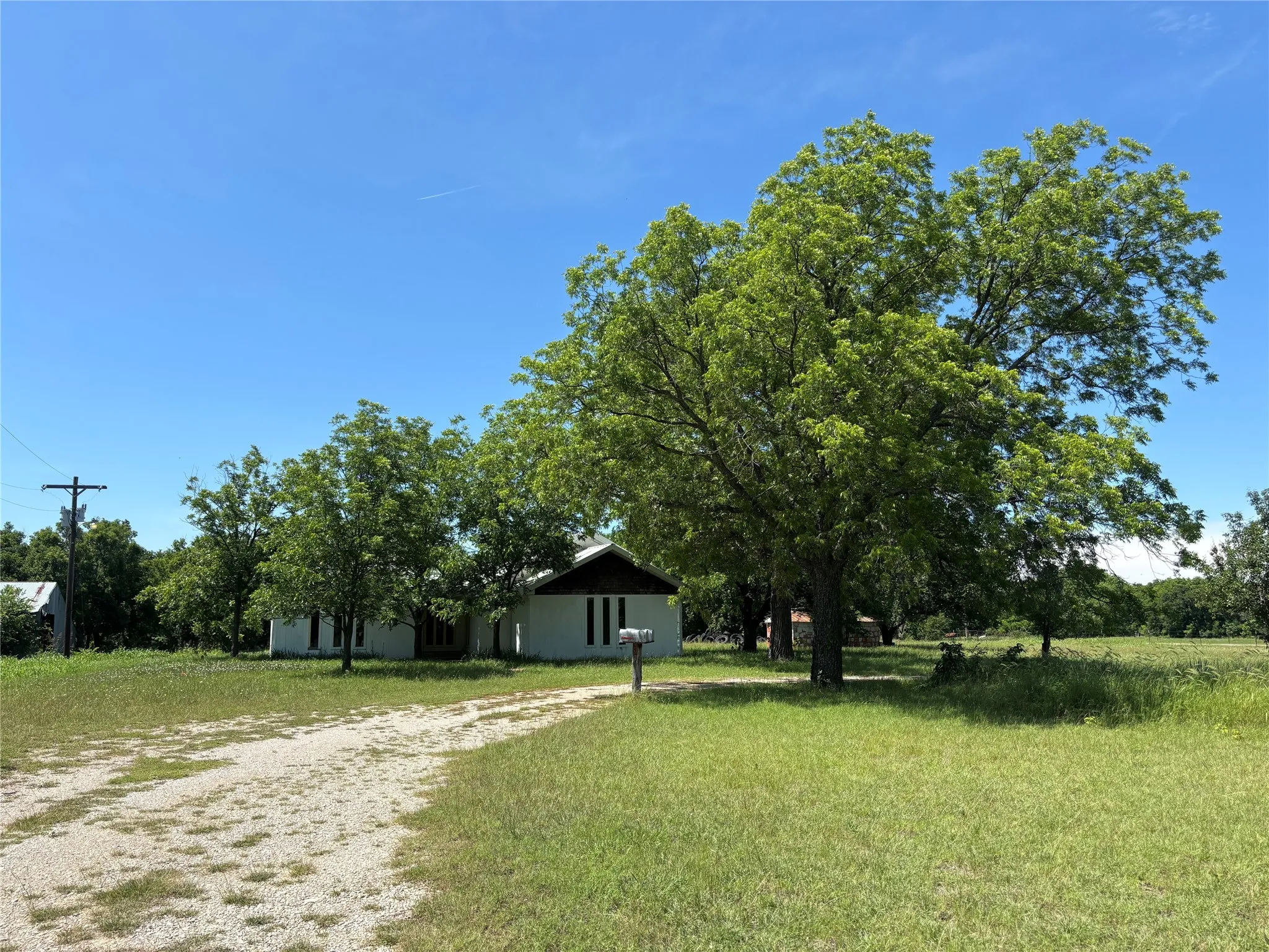 Single Family Residence For Sale in Jack County , 3020 Fm 2210 E, Perrin, Texas 76486, 3 Bedroom, 2 Bathroom, Garage spaces, 1,687 Sqft, built in 1965, mls#21284615, Real Estate Agent in Perrin, Homes For Sale in Jack county, Homes For Sale in Perrin, Realtor in Perrin Texas, Real Estate Brokerage Independent Realty Texas, Luminita Cordes Realtor