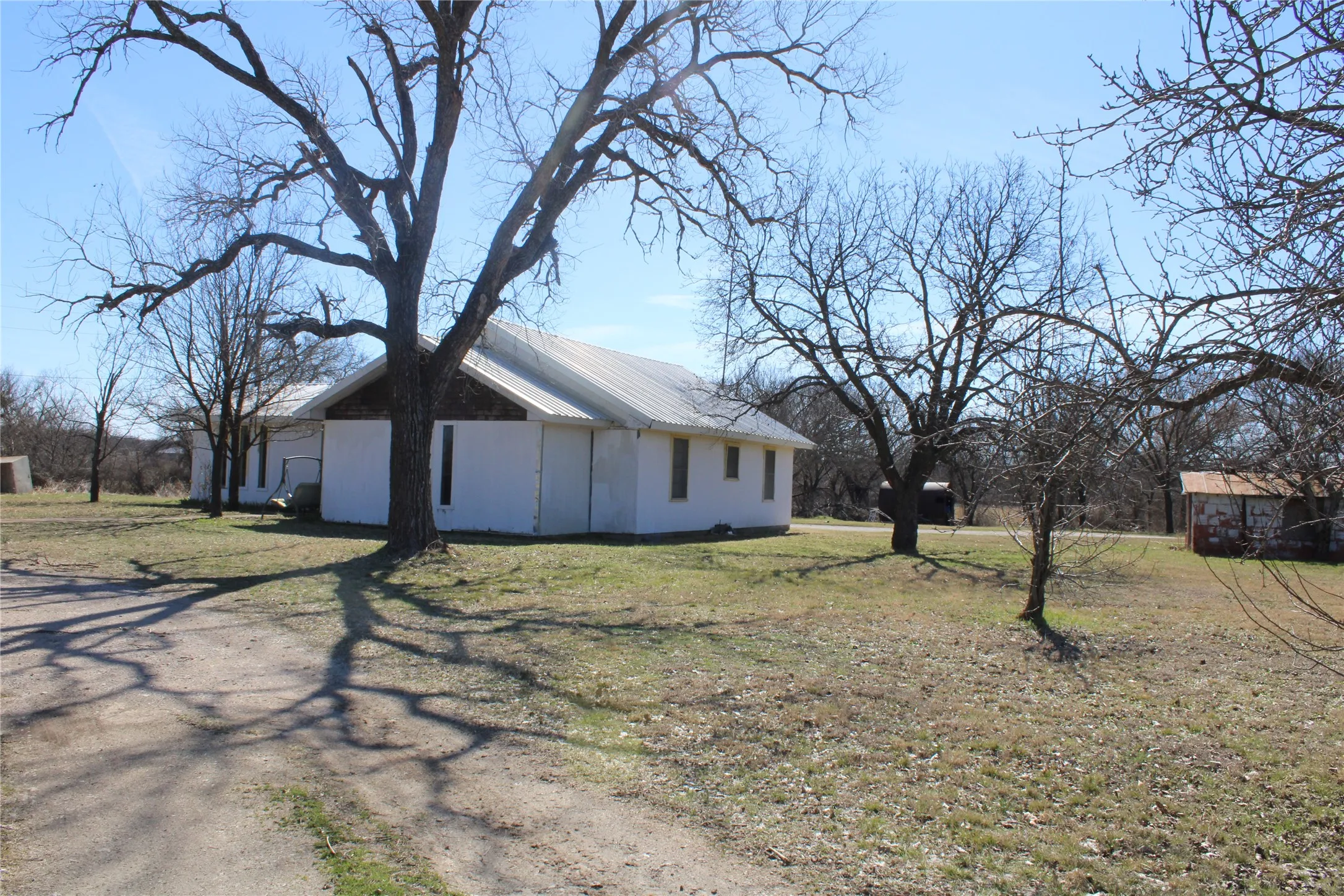 Single Family Residence For Sale in Jack County , 3020 Fm 2210 E, Perrin, Texas 76486, 3 Bedroom, 2 Bathroom, Garage spaces, 1,687 Sqft, built in 1965, mls#21284615, Real Estate Agent in Perrin, Homes For Sale in Jack county, Homes For Sale in Perrin, Realtor in Perrin Texas, Real Estate Brokerage Independent Realty Texas, Luminita Cordes Realtor