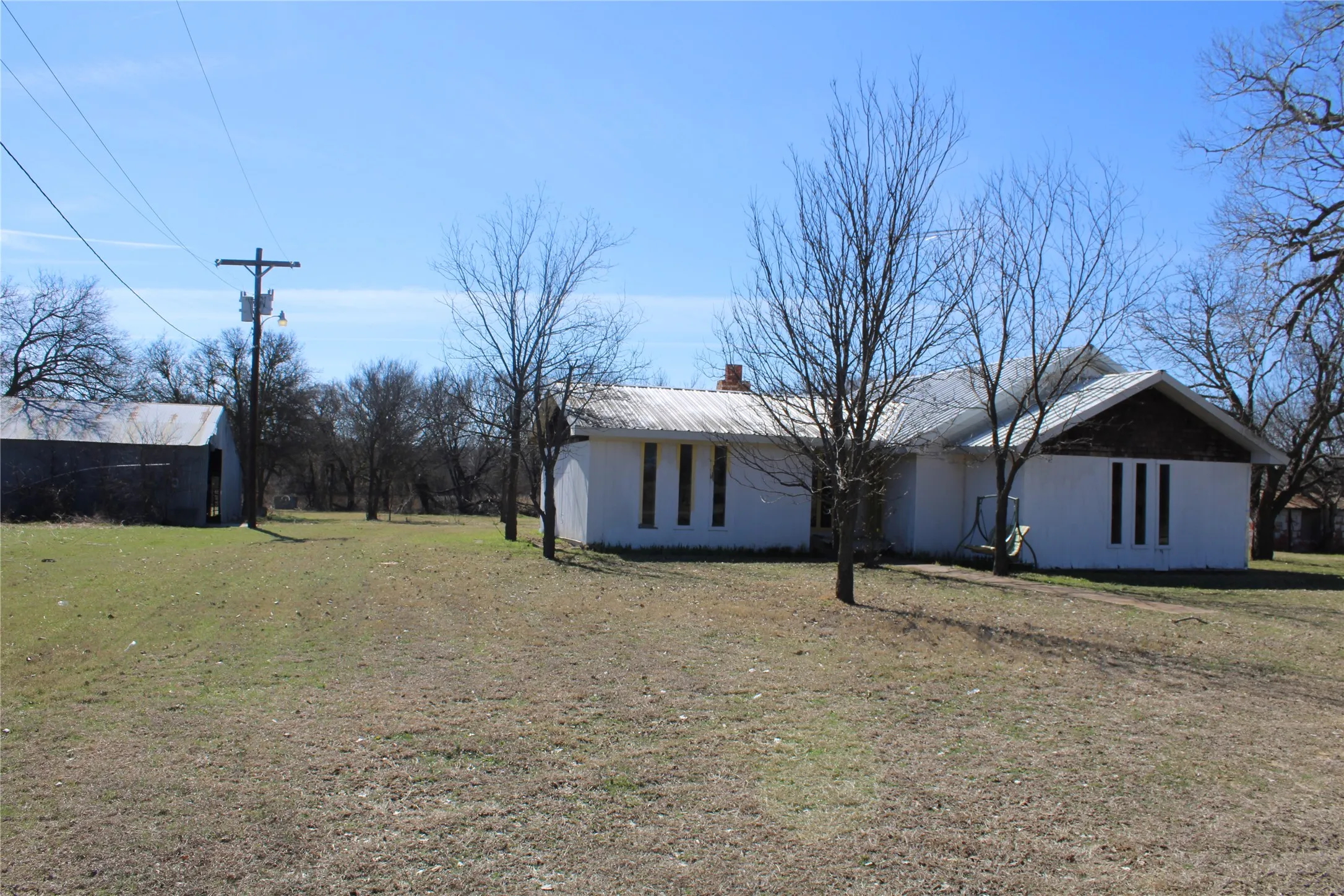 Single Family Residence For Sale in Jack County , 3020 Fm 2210 E, Perrin, Texas 76486, 3 Bedroom, 2 Bathroom, Garage spaces, 1,687 Sqft, built in 1965, mls#21284615, Real Estate Agent in Perrin, Homes For Sale in Jack county, Homes For Sale in Perrin, Realtor in Perrin Texas, Real Estate Brokerage Independent Realty Texas, Luminita Cordes Realtor