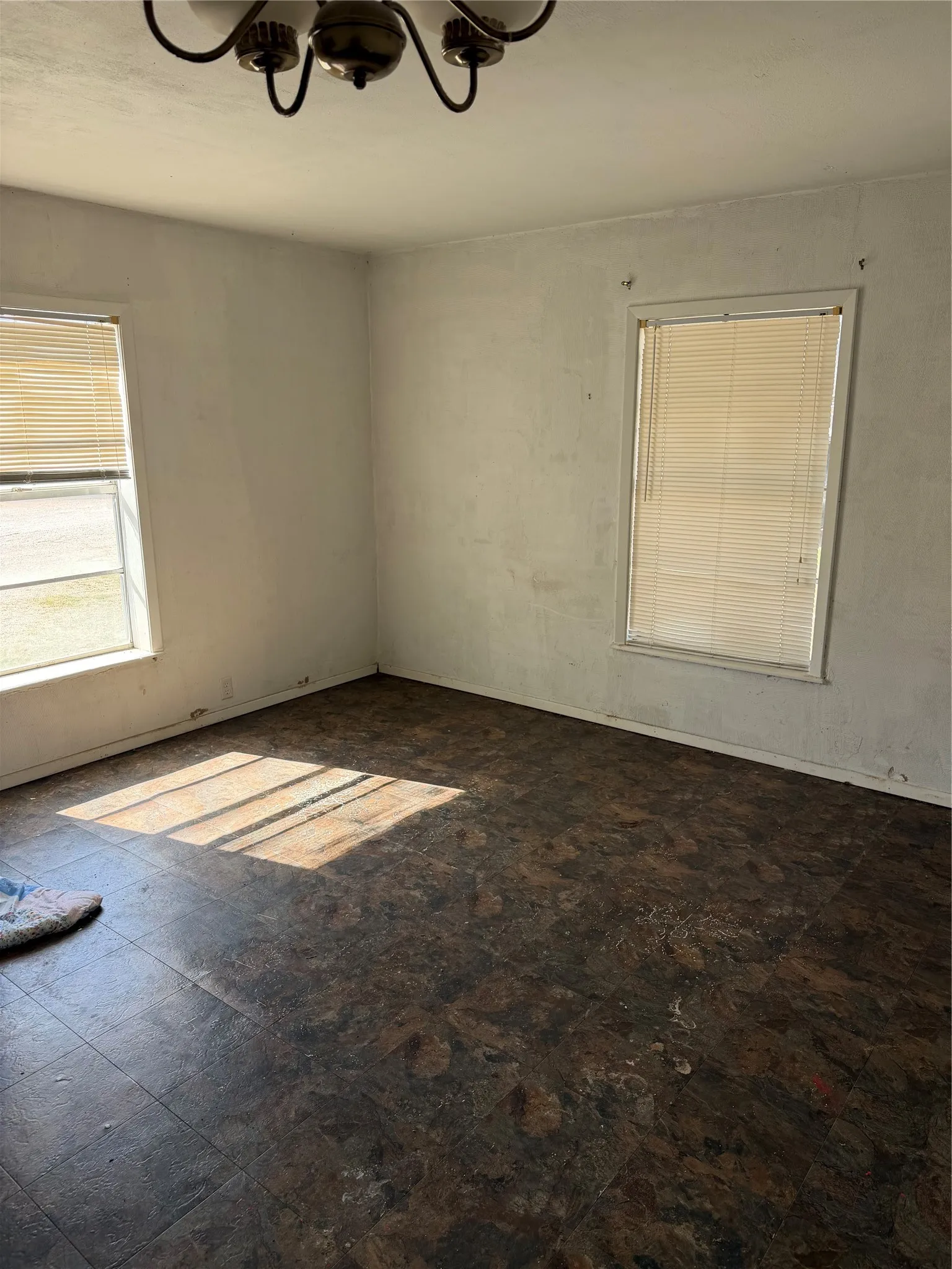 Single Family Residence For Sale in Jack County , 3020 Fm 2210 E, Perrin, Texas 76486, 3 Bedroom, 2 Bathroom, Garage spaces, 1,687 Sqft, built in 1965, mls#21284615, Real Estate Agent in Perrin, Homes For Sale in Jack county, Homes For Sale in Perrin, Realtor in Perrin Texas, Real Estate Brokerage Independent Realty Texas, Luminita Cordes Realtor