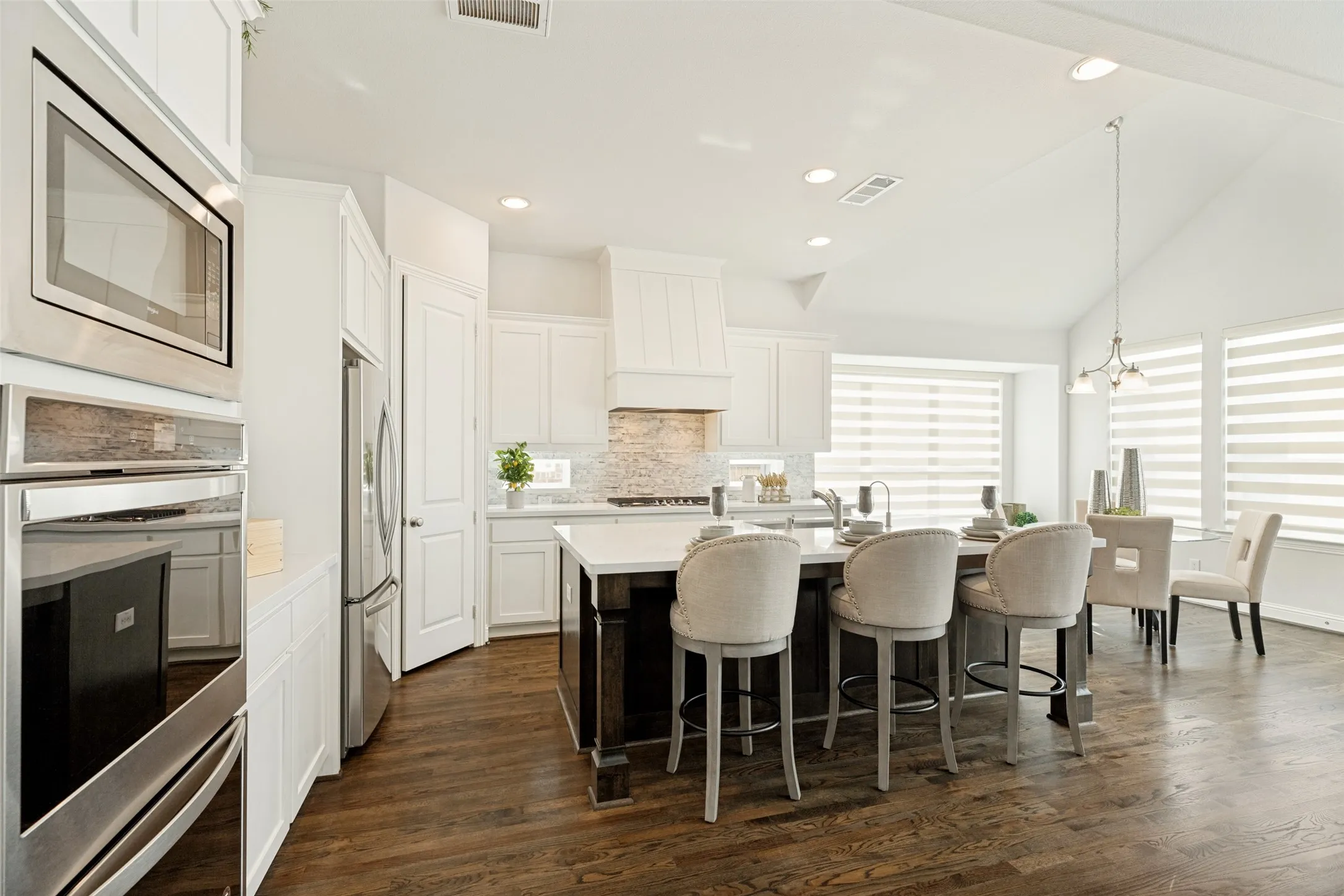 Single Family Residence For Sale in Denton County , 804 Yarrow Street, Little Elm, Texas 75068, 5 Bedroom, 5 Bathroom, 2 Garage spaces, 4,230 Sqft, built in 2021, mls#21287862, Real Estate Agent in Little Elm, Homes For Sale in Denton county, Homes For Sale in Little Elm, Realtor in Little Elm Texas, Real Estate Brokerage Independent Realty Texas, Luminita Cordes Realtor