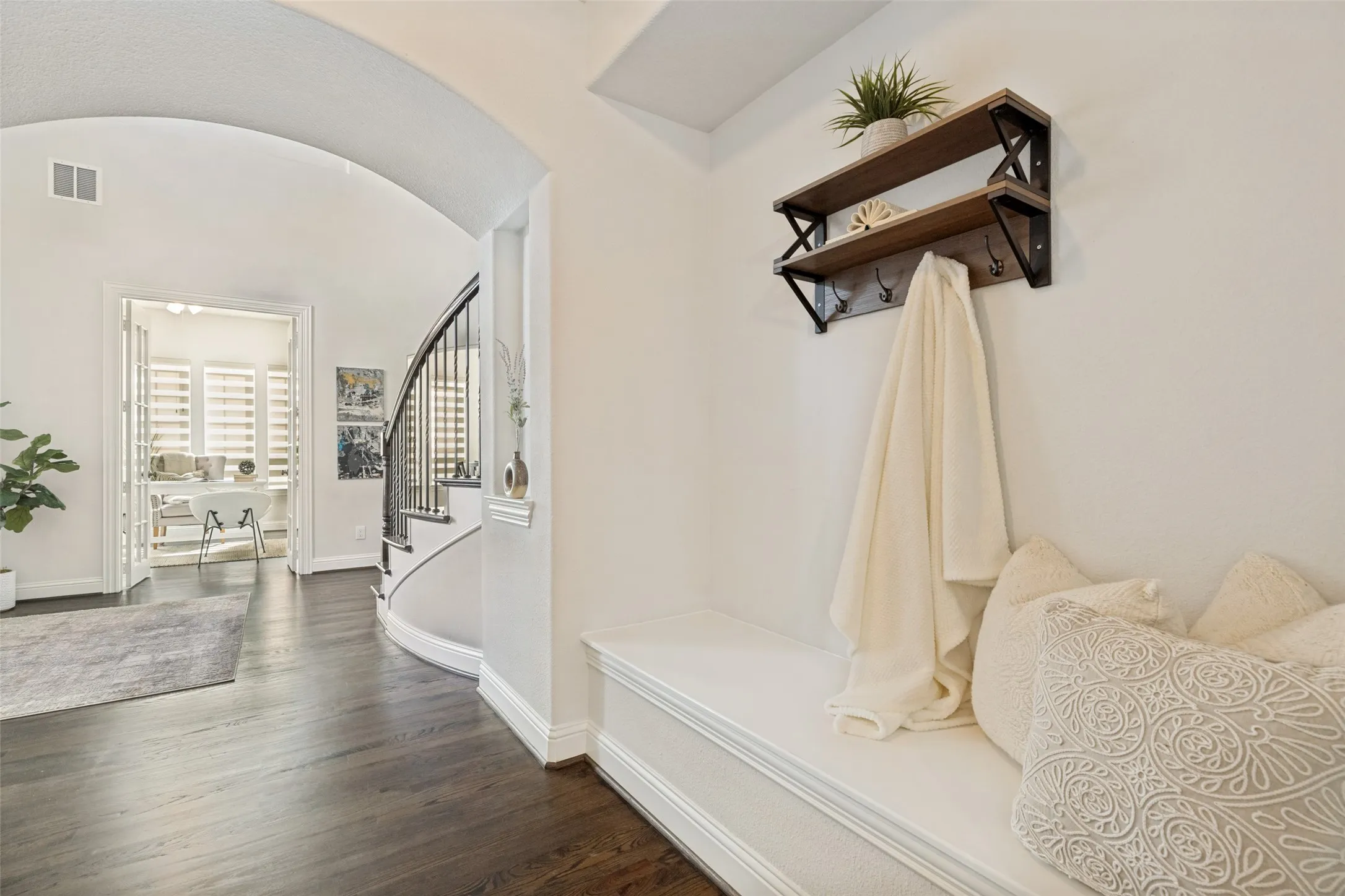 Single Family Residence For Sale in Denton County , 804 Yarrow Street, Little Elm, Texas 75068, 5 Bedroom, 5 Bathroom, 2 Garage spaces, 4,230 Sqft, built in 2021, mls#21287862, Real Estate Agent in Little Elm, Homes For Sale in Denton county, Homes For Sale in Little Elm, Realtor in Little Elm Texas, Real Estate Brokerage Independent Realty Texas, Luminita Cordes Realtor