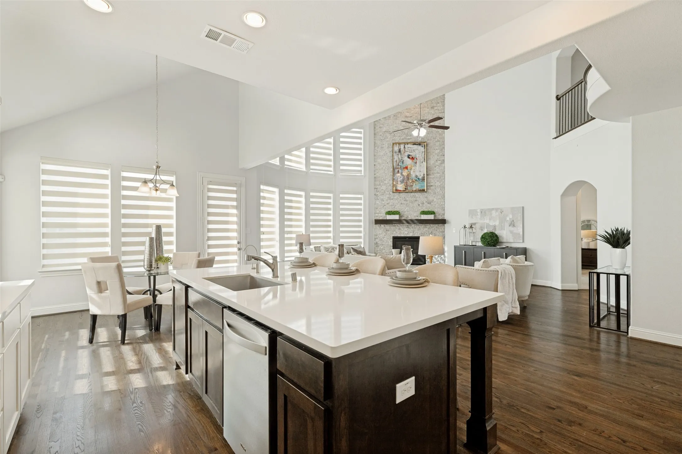 Single Family Residence For Sale in Denton County , 804 Yarrow Street, Little Elm, Texas 75068, 5 Bedroom, 5 Bathroom, 2 Garage spaces, 4,230 Sqft, built in 2021, mls#21287862, Real Estate Agent in Little Elm, Homes For Sale in Denton county, Homes For Sale in Little Elm, Realtor in Little Elm Texas, Real Estate Brokerage Independent Realty Texas, Luminita Cordes Realtor