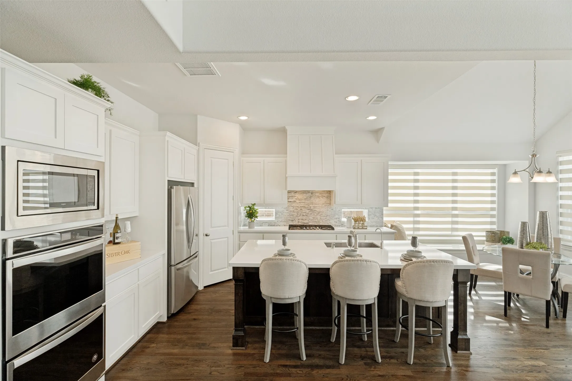 Single Family Residence For Sale in Denton County , 804 Yarrow Street, Little Elm, Texas 75068, 5 Bedroom, 5 Bathroom, 2 Garage spaces, 4,230 Sqft, built in 2021, mls#21287862, Real Estate Agent in Little Elm, Homes For Sale in Denton county, Homes For Sale in Little Elm, Realtor in Little Elm Texas, Real Estate Brokerage Independent Realty Texas, Luminita Cordes Realtor