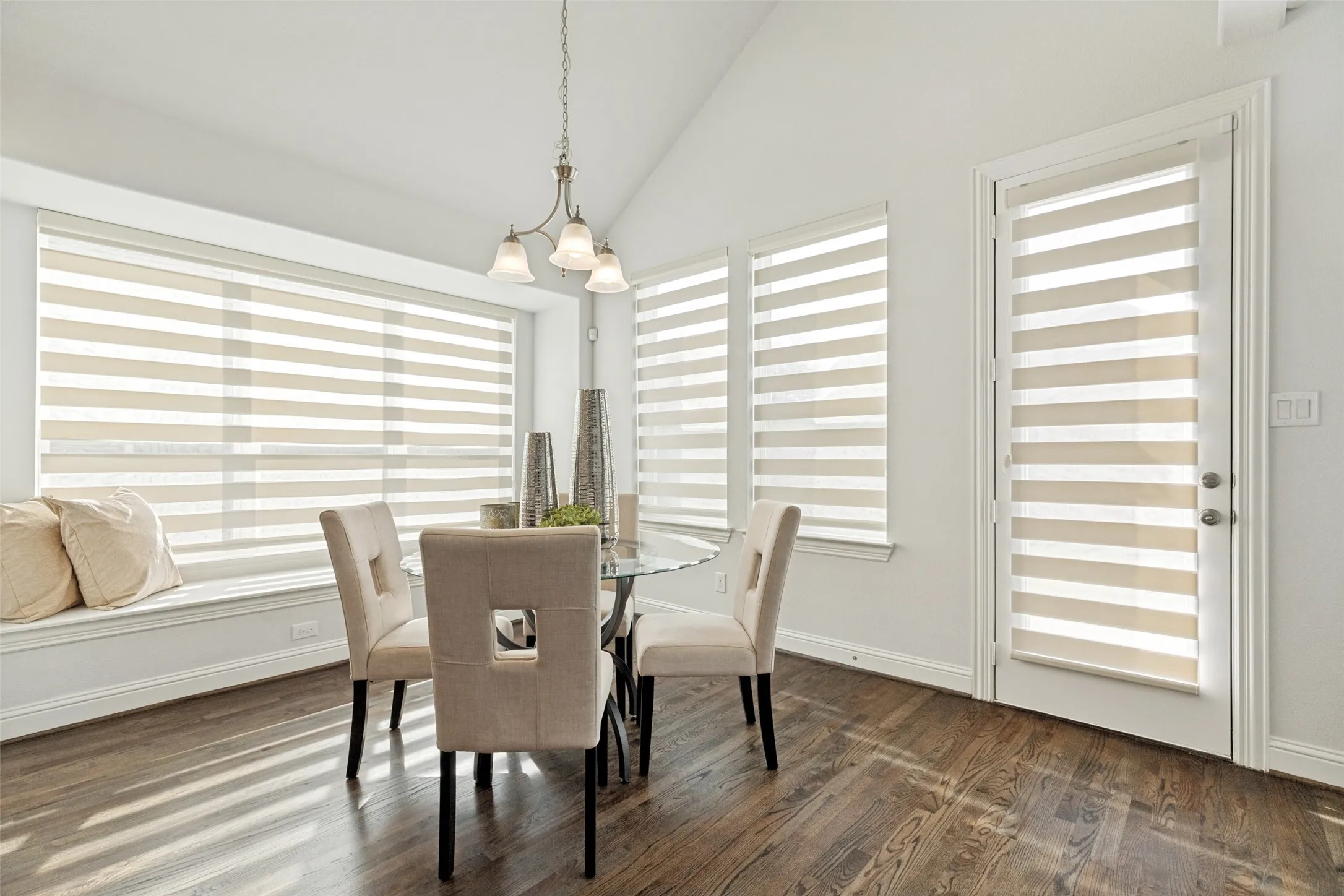 Single Family Residence For Sale in Denton County , 804 Yarrow Street, Little Elm, Texas 75068, 5 Bedroom, 5 Bathroom, 2 Garage spaces, 4,230 Sqft, built in 2021, mls#21287862, Real Estate Agent in Little Elm, Homes For Sale in Denton county, Homes For Sale in Little Elm, Realtor in Little Elm Texas, Real Estate Brokerage Independent Realty Texas, Luminita Cordes Realtor