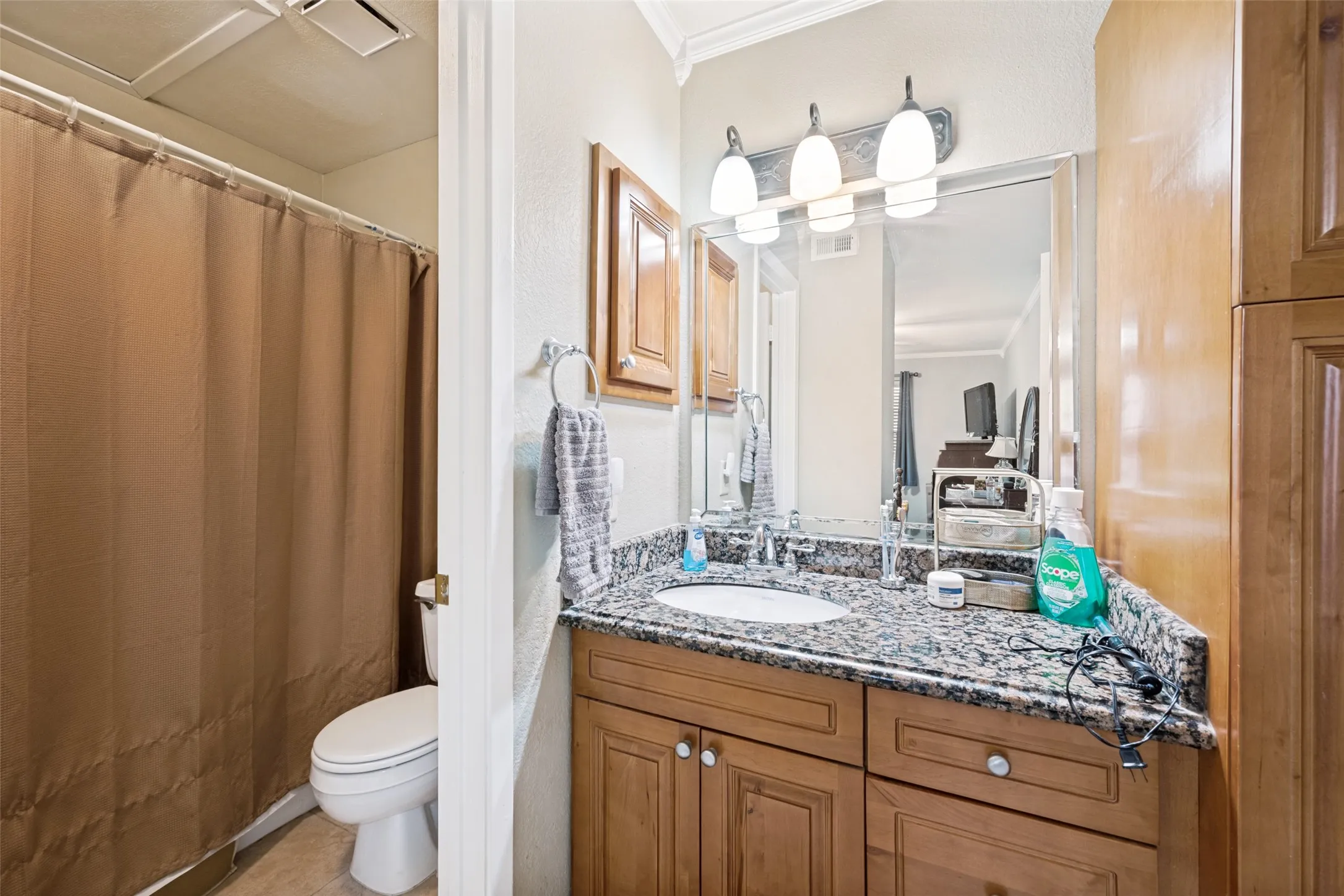 Townhouse For Sale in Tarrant County , 5644 Cedar Creek Drive, Benbrook, Texas 76109, 2 Bedrooms, 2 Bathrooms, Garage spaces, 980 Sqft, built in 1984, Price $189,900, mls#21297214, Real Estate Agent in Benbrook, Homes For Sale in Tarrant county, Homes For Sale in Benbrook, Realtor in Benbrook Texas, Real Estate Brokerage Independent Realty Texas, Luminita Cordes Realtor