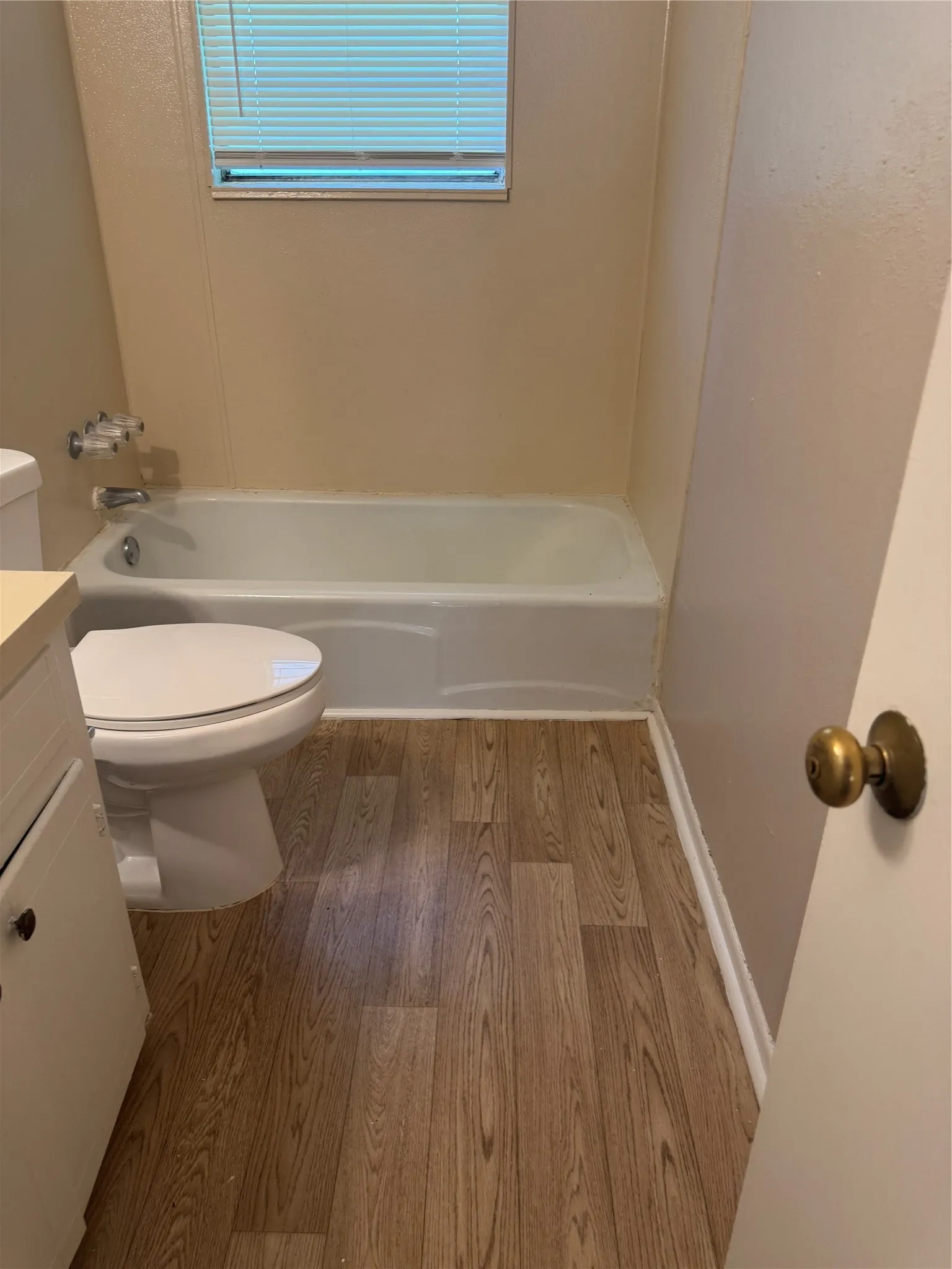 Single Family Residence For Sale in Hunt County , 4414 Roberts Street, Greenville, Texas 75401, 3 Bedroom, 1 Bathroom, Garage spaces, 1,042 Sqft, built in 1965, mls#21296205, Real Estate Agent in Greenville, Homes For Sale in Hunt county, Homes For Sale in Greenville, Realtor in Greenville Texas, Real Estate Brokerage Independent Realty Texas, Luminita Cordes Realtor