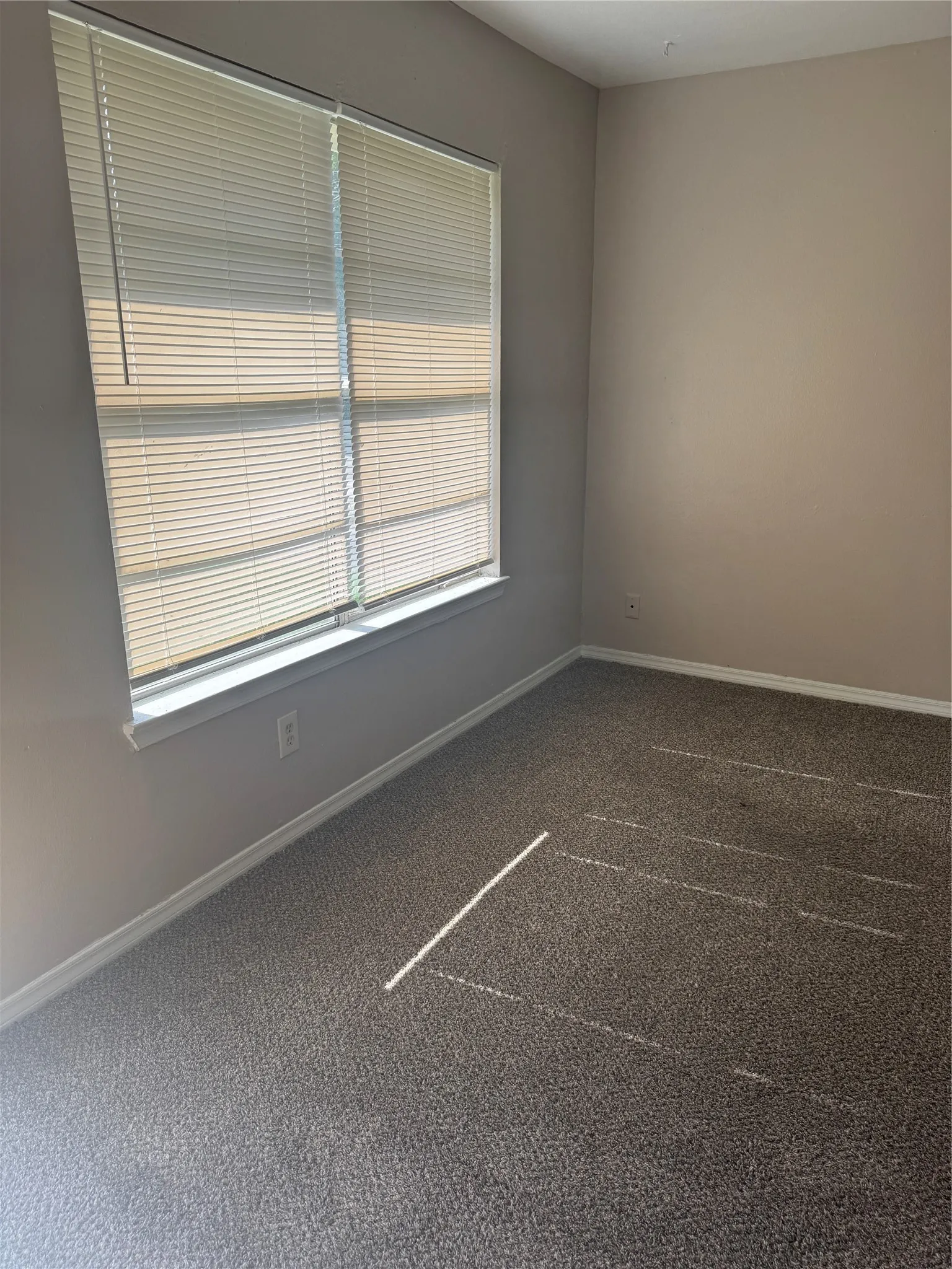 Single Family Residence For Sale in Hunt County , 4414 Roberts Street, Greenville, Texas 75401, 3 Bedroom, 1 Bathroom, Garage spaces, 1,042 Sqft, built in 1965, mls#21296205, Real Estate Agent in Greenville, Homes For Sale in Hunt county, Homes For Sale in Greenville, Realtor in Greenville Texas, Real Estate Brokerage Independent Realty Texas, Luminita Cordes Realtor