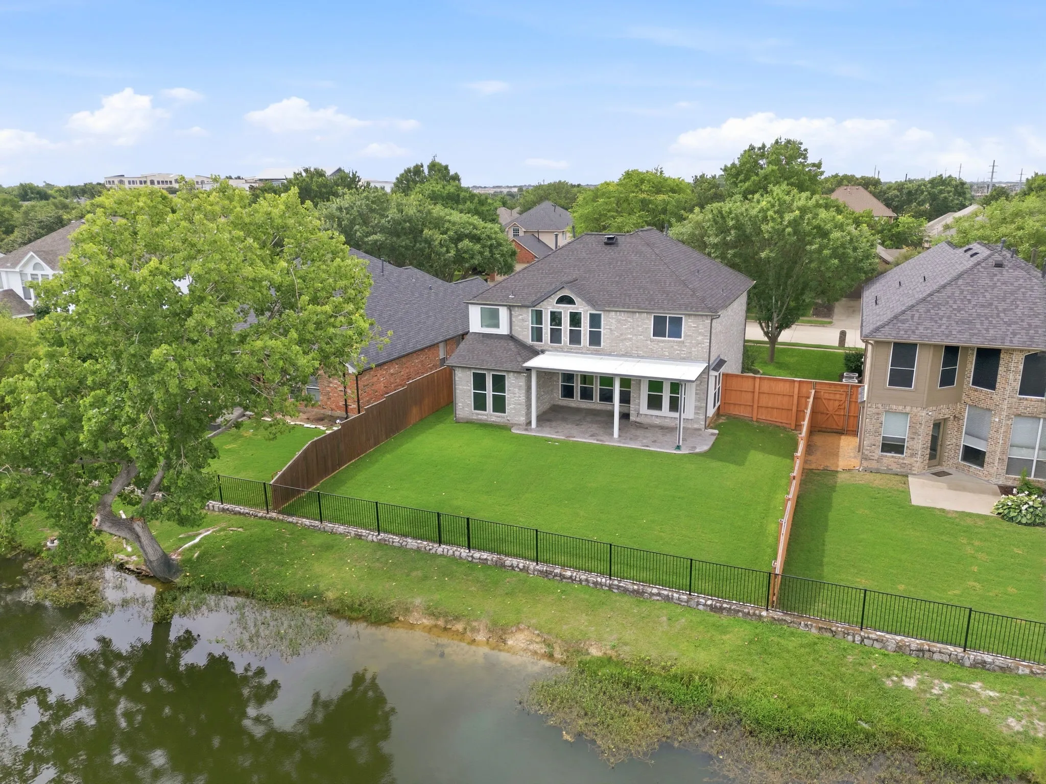 Single Family Residence For Sale in Collin County , 11954 Shoal Creek Drive, Frisco, Texas 75035, 4 Bedroom, 3 Bathroom, 2 Garage spaces, 2,780 Sqft, built in 2000, mls#21254603, Real Estate Agent in Frisco, Homes For Sale in Collin county, Homes For Sale in Frisco, Realtor in Frisco Texas, Real Estate Brokerage Independent Realty Texas, Luminita Cordes Realtor