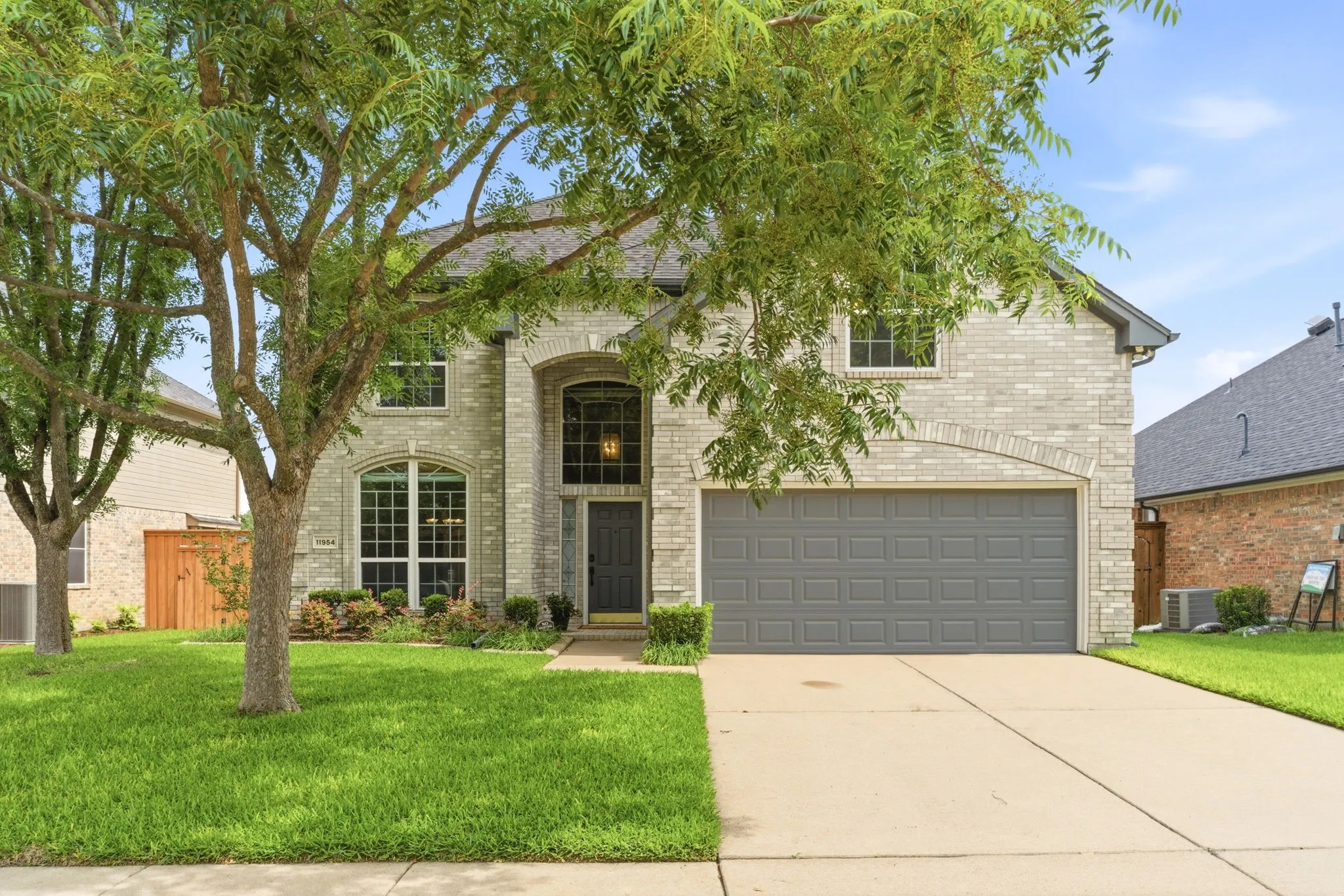 Single Family Residence For Sale in Collin County , 11954 Shoal Creek Drive, Frisco, Texas 75035, 4 Bedroom, 3 Bathroom, 2 Garage spaces, 2,780 Sqft, built in 2000, mls#21254603, Real Estate Agent in Frisco, Homes For Sale in Collin county, Homes For Sale in Frisco, Realtor in Frisco Texas, Real Estate Brokerage Independent Realty Texas, Luminita Cordes Realtor