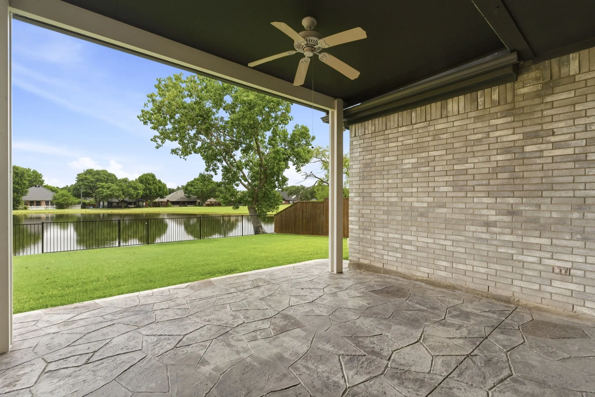 Single Family Residence For Sale in Collin County , 11954 Shoal Creek Drive, Frisco, Texas 75035, 4 Bedroom, 3 Bathroom, 2 Garage spaces, 2,780 Sqft, built in 2000, mls#21254603, Real Estate Agent in Frisco, Homes For Sale in Collin county, Homes For Sale in Frisco, Realtor in Frisco Texas, Real Estate Brokerage Independent Realty Texas, Luminita Cordes Realtor
