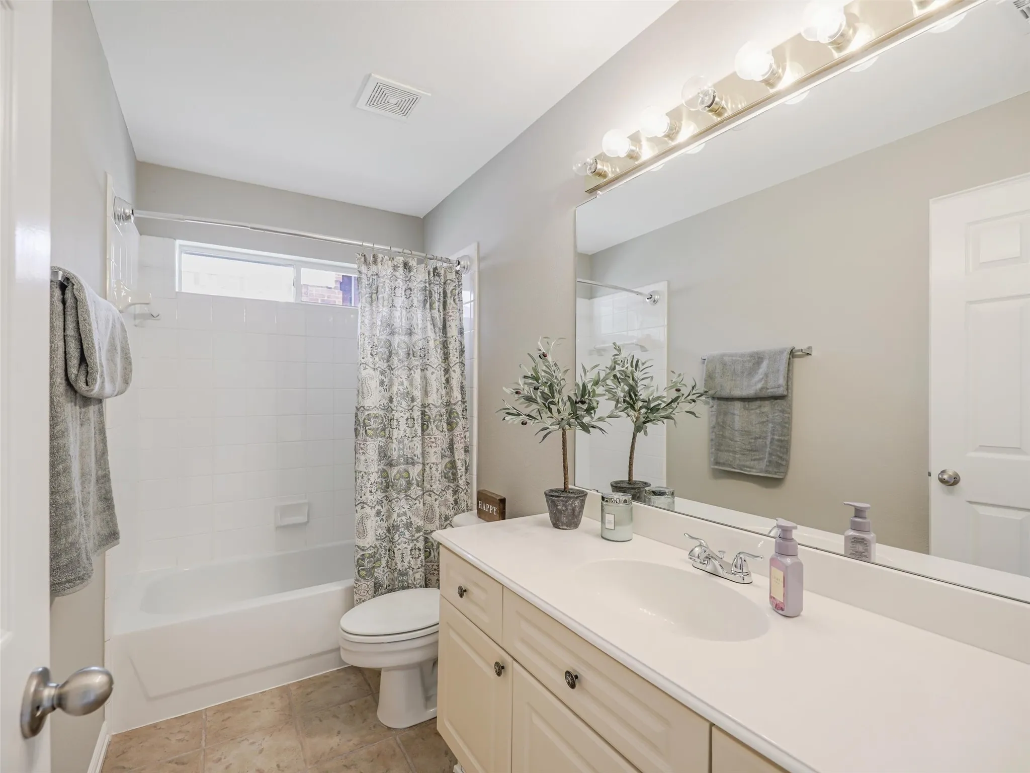 Single Family Residence For Sale in Collin County , 8502 Prescott Circle, Frisco, Texas 75033, 3 Bedroom, 2 Bathroom, 2 Garage spaces, 2,122 Sqft, built in 1996, mls#21283124, Real Estate Agent in Frisco, Homes For Sale in Collin county, Homes For Sale in Frisco, Realtor in Frisco Texas, Real Estate Brokerage Independent Realty Texas, Luminita Cordes Realtor