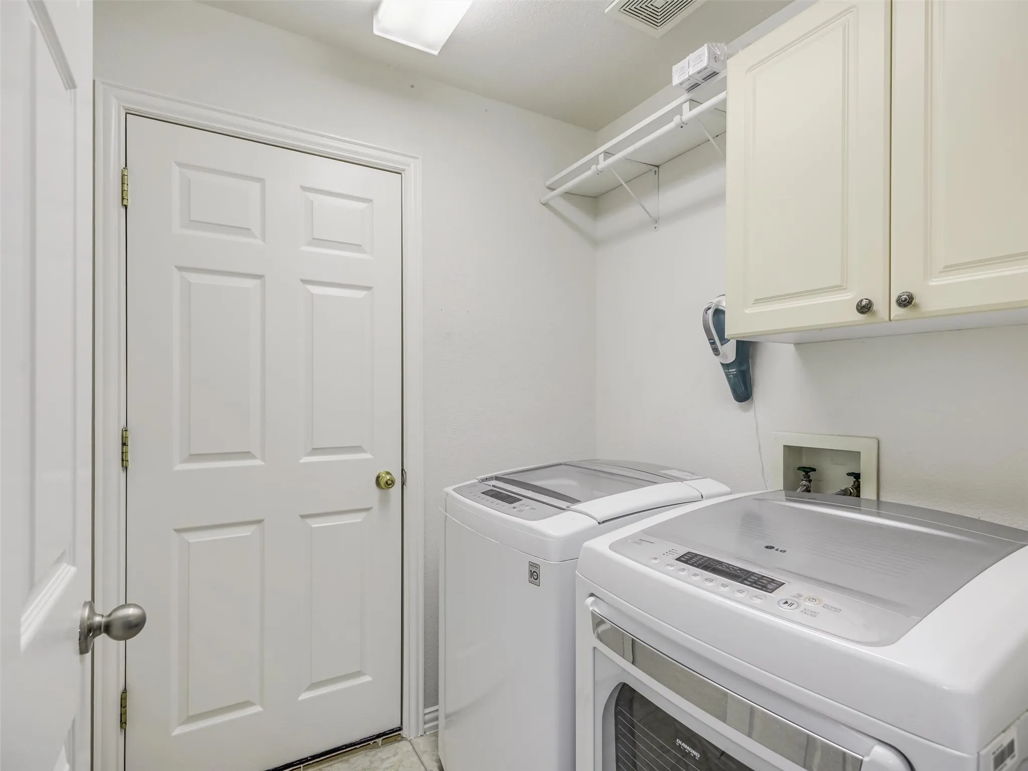 Single Family Residence For Sale in Collin County , 8502 Prescott Circle, Frisco, Texas 75033, 3 Bedroom, 2 Bathroom, 2 Garage spaces, 2,122 Sqft, built in 1996, mls#21283124, Real Estate Agent in Frisco, Homes For Sale in Collin county, Homes For Sale in Frisco, Realtor in Frisco Texas, Real Estate Brokerage Independent Realty Texas, Luminita Cordes Realtor