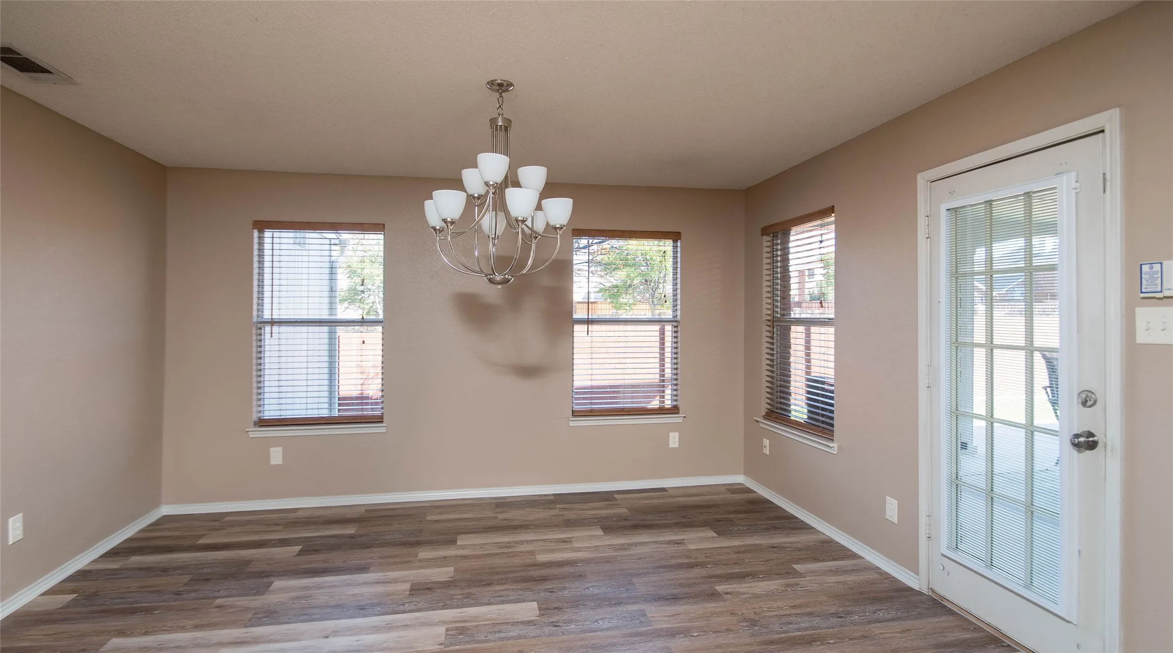 Single Family Residence For Rent in Denton County , 901 Elizabeth Drive, Lewisville, Texas 75067, 3 Bedroom, 3 Bathroom, 2 Garage spaces, 1,770 Sqft, built in 1999, Price $2,400, mls#21296257, Real Estate Agent in Lewisville, Homes For Rent in Denton county, Homes For Rent in Lewisville, Realtor in Lewisville Texas, Real Estate Brokerage Independent Realty Texas, Luminita Cordes Realtor