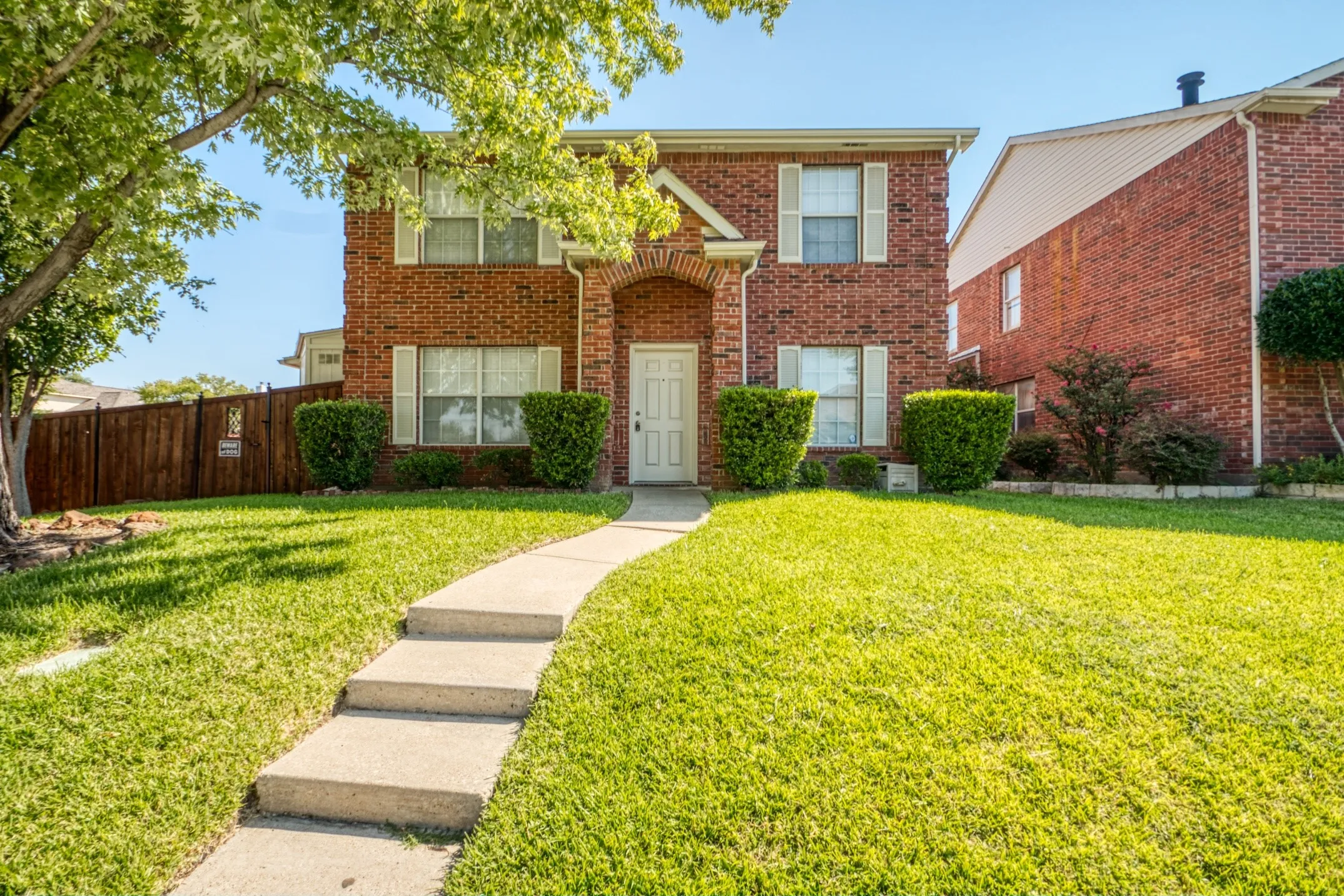 Single Family Residence For Rent in Denton County , 901 Elizabeth Drive, Lewisville, Texas 75067, 3 Bedroom, 3 Bathroom, 2 Garage spaces, 1,770 Sqft, built in 1999, Price $2,400, mls#21296257, Real Estate Agent in Lewisville, Homes For Rent in Denton county, Homes For Rent in Lewisville, Realtor in Lewisville Texas, Real Estate Brokerage Independent Realty Texas, Luminita Cordes Realtor