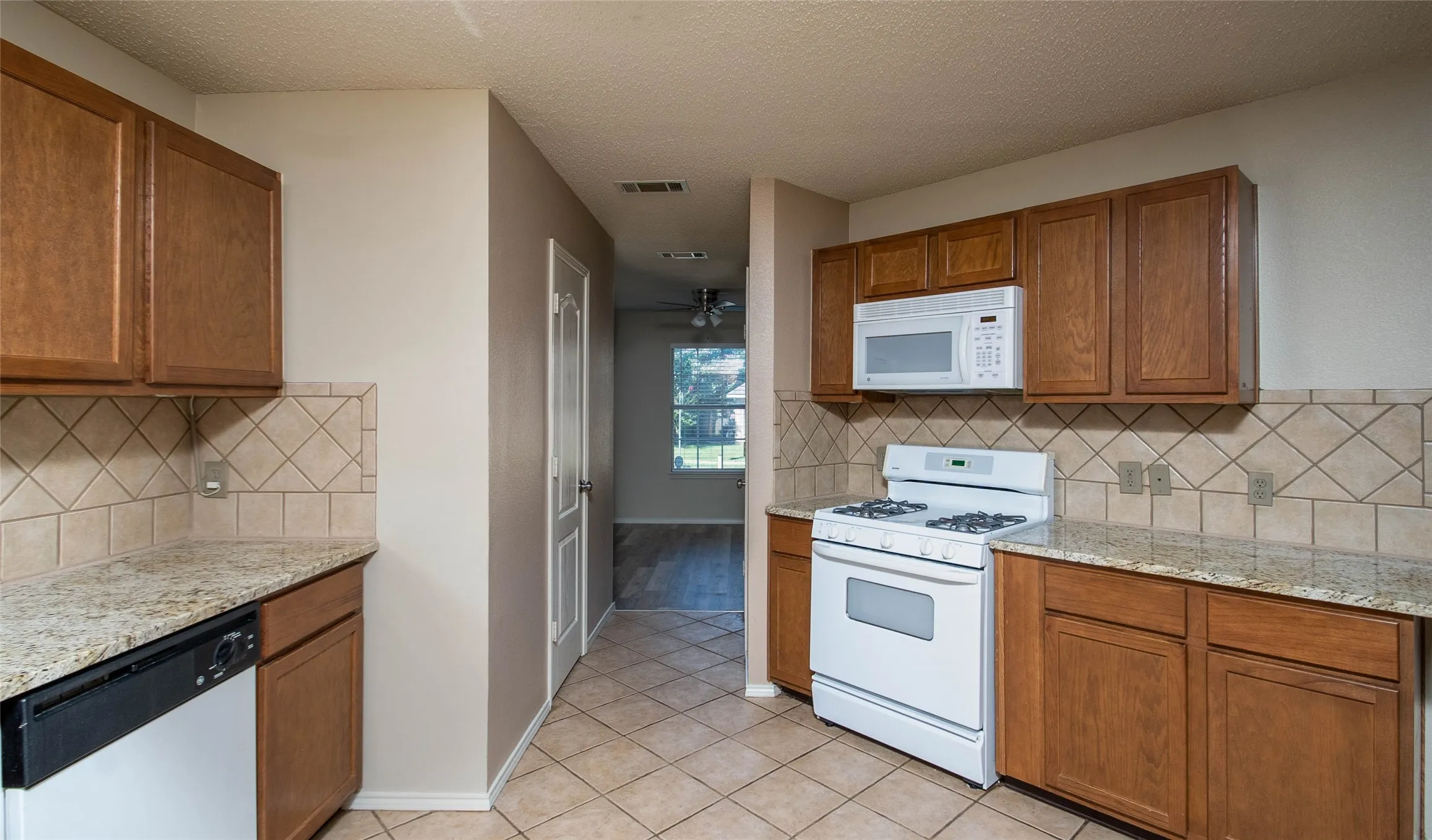 Single Family Residence For Rent in Denton County , 901 Elizabeth Drive, Lewisville, Texas 75067, 3 Bedroom, 3 Bathroom, 2 Garage spaces, 1,770 Sqft, built in 1999, Price $2,400, mls#21296257, Real Estate Agent in Lewisville, Homes For Rent in Denton county, Homes For Rent in Lewisville, Realtor in Lewisville Texas, Real Estate Brokerage Independent Realty Texas, Luminita Cordes Realtor