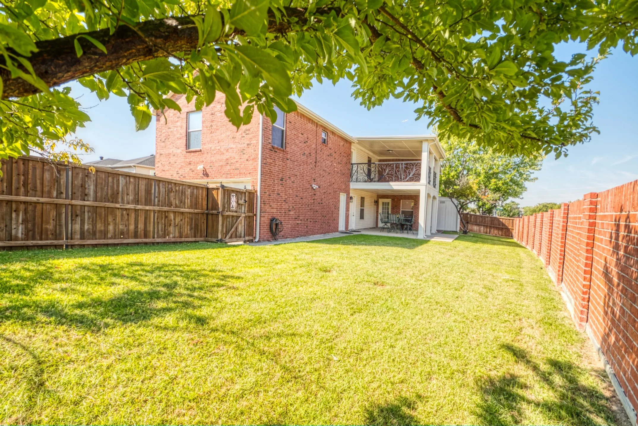 Single Family Residence For Rent in Denton County , 901 Elizabeth Drive, Lewisville, Texas 75067, 3 Bedroom, 3 Bathroom, 2 Garage spaces, 1,770 Sqft, built in 1999, Price $2,400, mls#21296257, Real Estate Agent in Lewisville, Homes For Rent in Denton county, Homes For Rent in Lewisville, Realtor in Lewisville Texas, Real Estate Brokerage Independent Realty Texas, Luminita Cordes Realtor