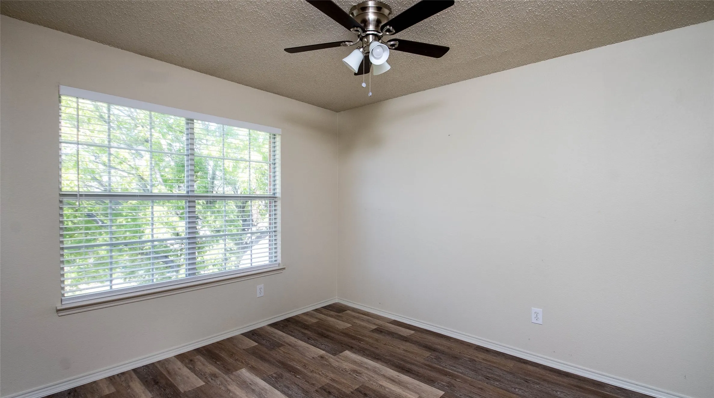 Single Family Residence For Rent in Denton County , 901 Elizabeth Drive, Lewisville, Texas 75067, 3 Bedroom, 3 Bathroom, 2 Garage spaces, 1,770 Sqft, built in 1999, Price $2,400, mls#21296257, Real Estate Agent in Lewisville, Homes For Rent in Denton county, Homes For Rent in Lewisville, Realtor in Lewisville Texas, Real Estate Brokerage Independent Realty Texas, Luminita Cordes Realtor