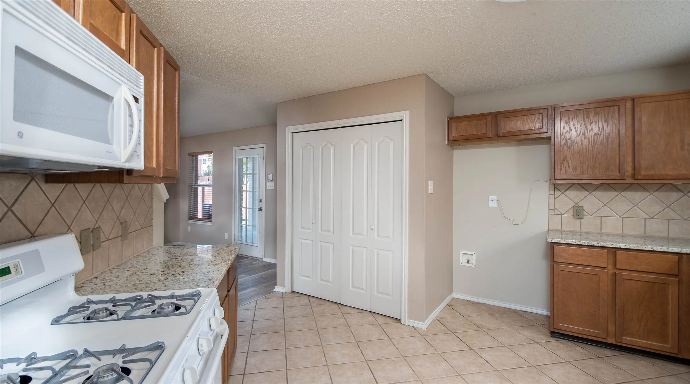 Single Family Residence For Rent in Denton County , 901 Elizabeth Drive, Lewisville, Texas 75067, 3 Bedroom, 3 Bathroom, 2 Garage spaces, 1,770 Sqft, built in 1999, Price $2,400, mls#21296257, Real Estate Agent in Lewisville, Homes For Rent in Denton county, Homes For Rent in Lewisville, Realtor in Lewisville Texas, Real Estate Brokerage Independent Realty Texas, Luminita Cordes Realtor