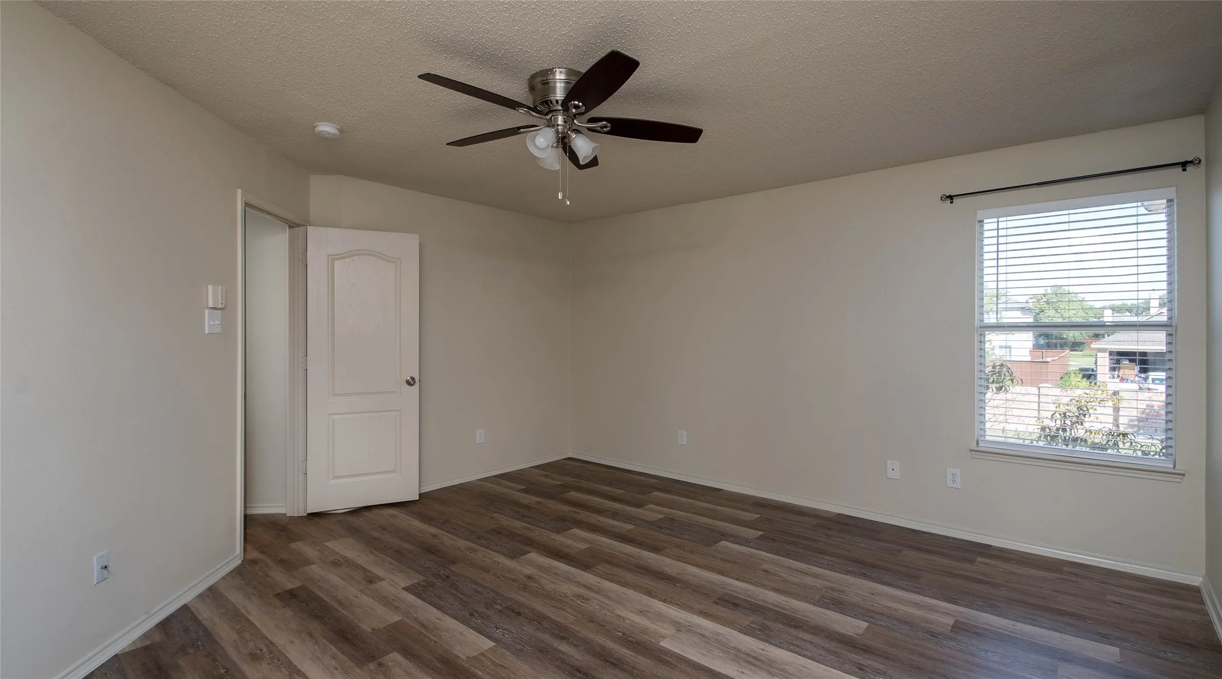 Single Family Residence For Rent in Denton County , 901 Elizabeth Drive, Lewisville, Texas 75067, 3 Bedroom, 3 Bathroom, 2 Garage spaces, 1,770 Sqft, built in 1999, Price $2,400, mls#21296257, Real Estate Agent in Lewisville, Homes For Rent in Denton county, Homes For Rent in Lewisville, Realtor in Lewisville Texas, Real Estate Brokerage Independent Realty Texas, Luminita Cordes Realtor