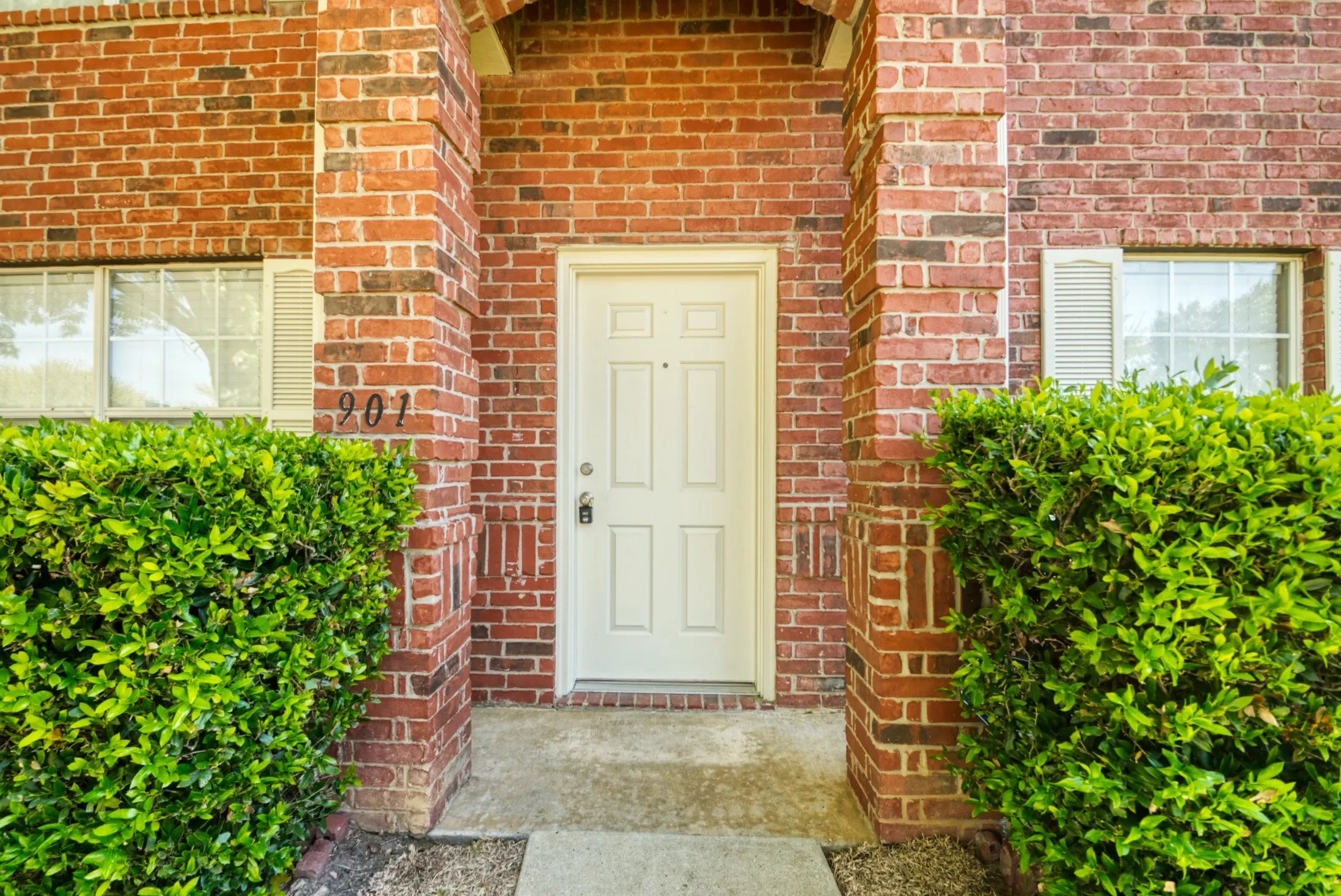 Single Family Residence For Rent in Denton County , 901 Elizabeth Drive, Lewisville, Texas 75067, 3 Bedroom, 3 Bathroom, 2 Garage spaces, 1,770 Sqft, built in 1999, Price $2,400, mls#21296257, Real Estate Agent in Lewisville, Homes For Rent in Denton county, Homes For Rent in Lewisville, Realtor in Lewisville Texas, Real Estate Brokerage Independent Realty Texas, Luminita Cordes Realtor