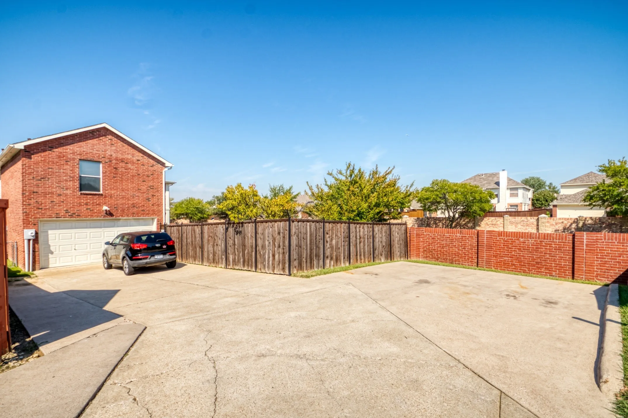 Single Family Residence For Rent in Denton County , 901 Elizabeth Drive, Lewisville, Texas 75067, 3 Bedroom, 3 Bathroom, 2 Garage spaces, 1,770 Sqft, built in 1999, Price $2,400, mls#21296257, Real Estate Agent in Lewisville, Homes For Rent in Denton county, Homes For Rent in Lewisville, Realtor in Lewisville Texas, Real Estate Brokerage Independent Realty Texas, Luminita Cordes Realtor