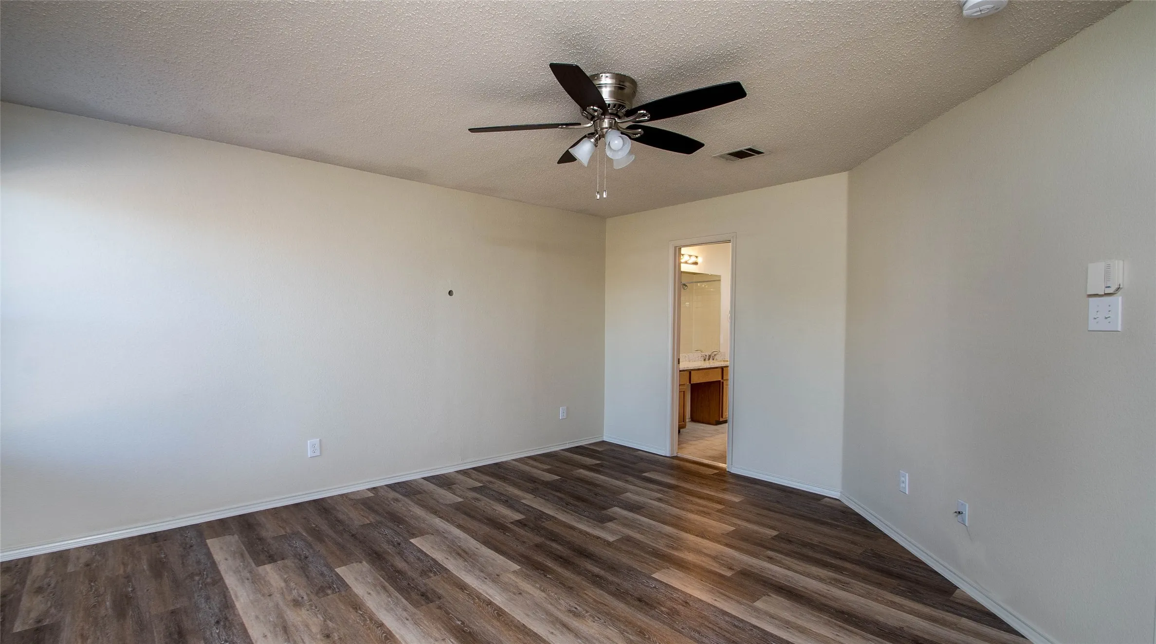 Single Family Residence For Rent in Denton County , 901 Elizabeth Drive, Lewisville, Texas 75067, 3 Bedroom, 3 Bathroom, 2 Garage spaces, 1,770 Sqft, built in 1999, Price $2,400, mls#21296257, Real Estate Agent in Lewisville, Homes For Rent in Denton county, Homes For Rent in Lewisville, Realtor in Lewisville Texas, Real Estate Brokerage Independent Realty Texas, Luminita Cordes Realtor