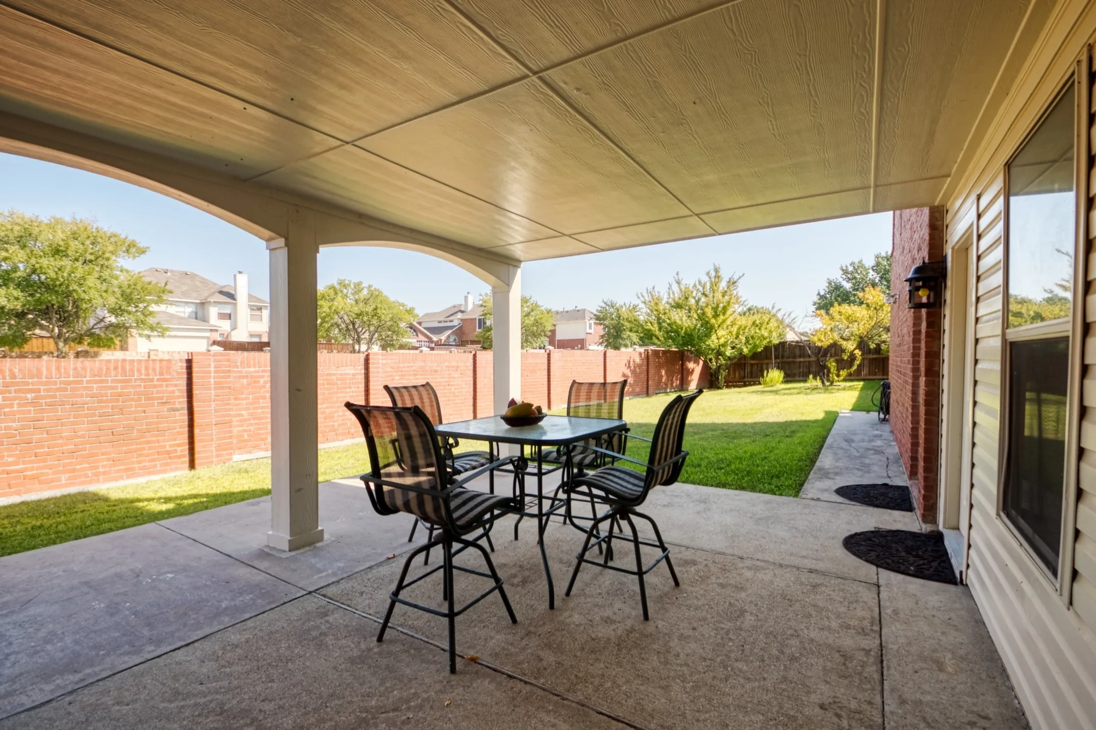 Single Family Residence For Rent in Denton County , 901 Elizabeth Drive, Lewisville, Texas 75067, 3 Bedroom, 3 Bathroom, 2 Garage spaces, 1,770 Sqft, built in 1999, Price $2,400, mls#21296257, Real Estate Agent in Lewisville, Homes For Rent in Denton county, Homes For Rent in Lewisville, Realtor in Lewisville Texas, Real Estate Brokerage Independent Realty Texas, Luminita Cordes Realtor