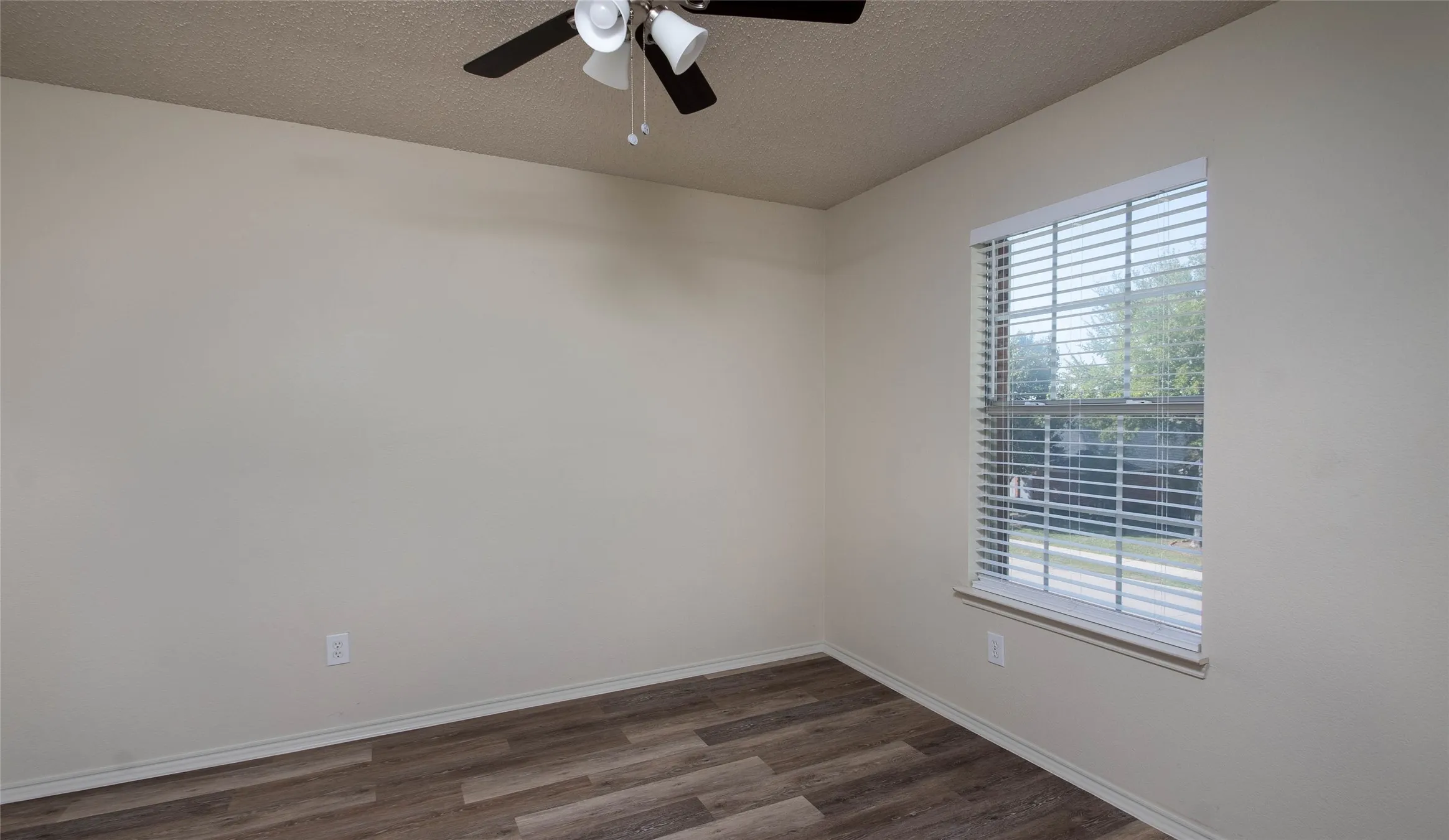 Single Family Residence For Rent in Denton County , 901 Elizabeth Drive, Lewisville, Texas 75067, 3 Bedroom, 3 Bathroom, 2 Garage spaces, 1,770 Sqft, built in 1999, Price $2,400, mls#21296257, Real Estate Agent in Lewisville, Homes For Rent in Denton county, Homes For Rent in Lewisville, Realtor in Lewisville Texas, Real Estate Brokerage Independent Realty Texas, Luminita Cordes Realtor