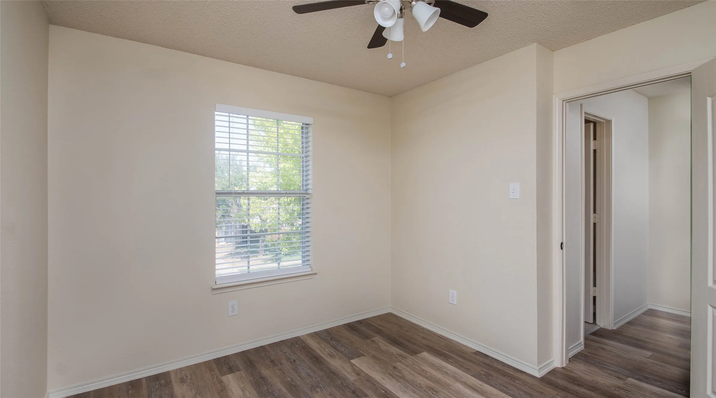 Single Family Residence For Rent in Denton County , 901 Elizabeth Drive, Lewisville, Texas 75067, 3 Bedroom, 3 Bathroom, 2 Garage spaces, 1,770 Sqft, built in 1999, Price $2,400, mls#21296257, Real Estate Agent in Lewisville, Homes For Rent in Denton county, Homes For Rent in Lewisville, Realtor in Lewisville Texas, Real Estate Brokerage Independent Realty Texas, Luminita Cordes Realtor