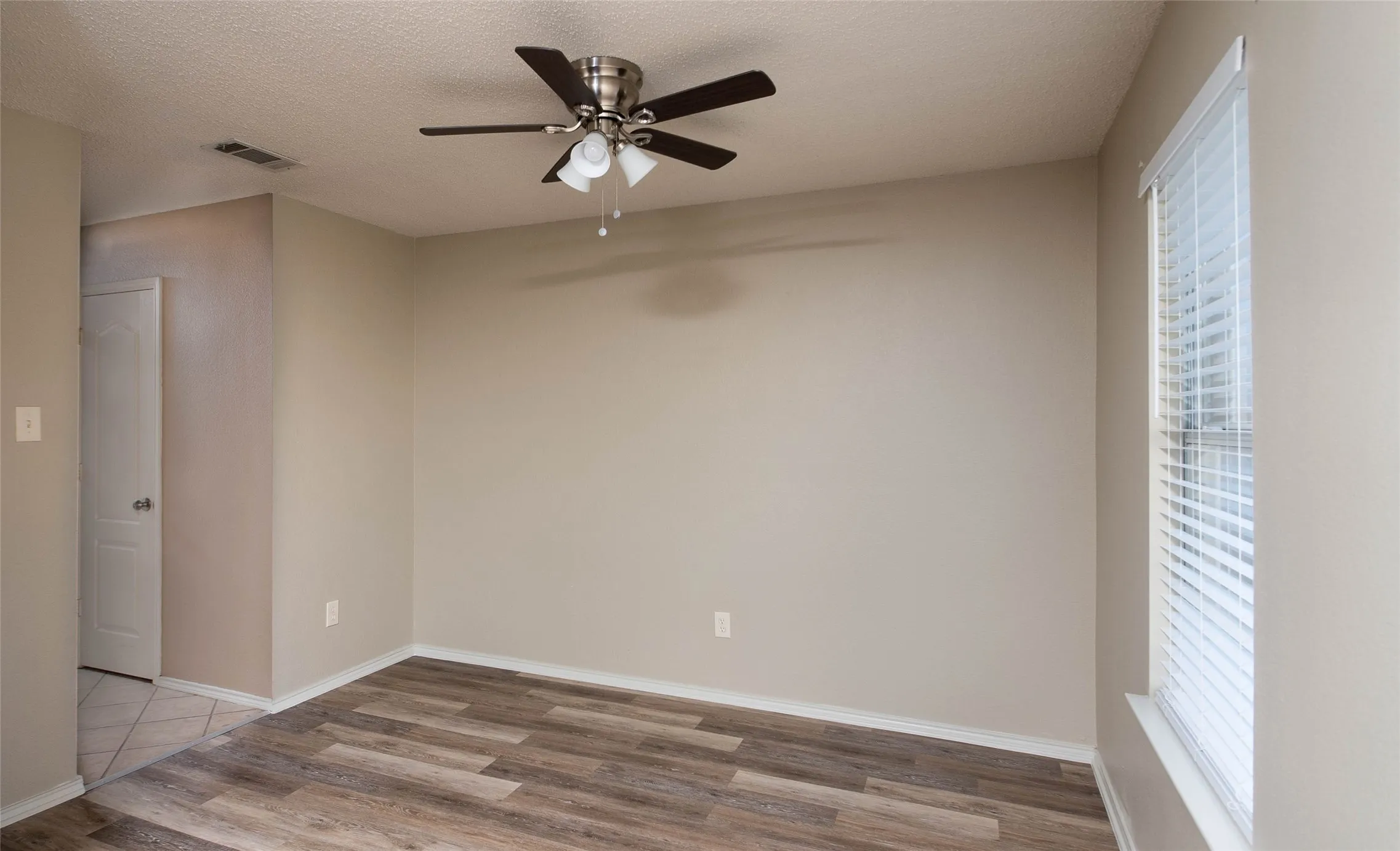 Single Family Residence For Rent in Denton County , 901 Elizabeth Drive, Lewisville, Texas 75067, 3 Bedroom, 3 Bathroom, 2 Garage spaces, 1,770 Sqft, built in 1999, Price $2,400, mls#21296257, Real Estate Agent in Lewisville, Homes For Rent in Denton county, Homes For Rent in Lewisville, Realtor in Lewisville Texas, Real Estate Brokerage Independent Realty Texas, Luminita Cordes Realtor
