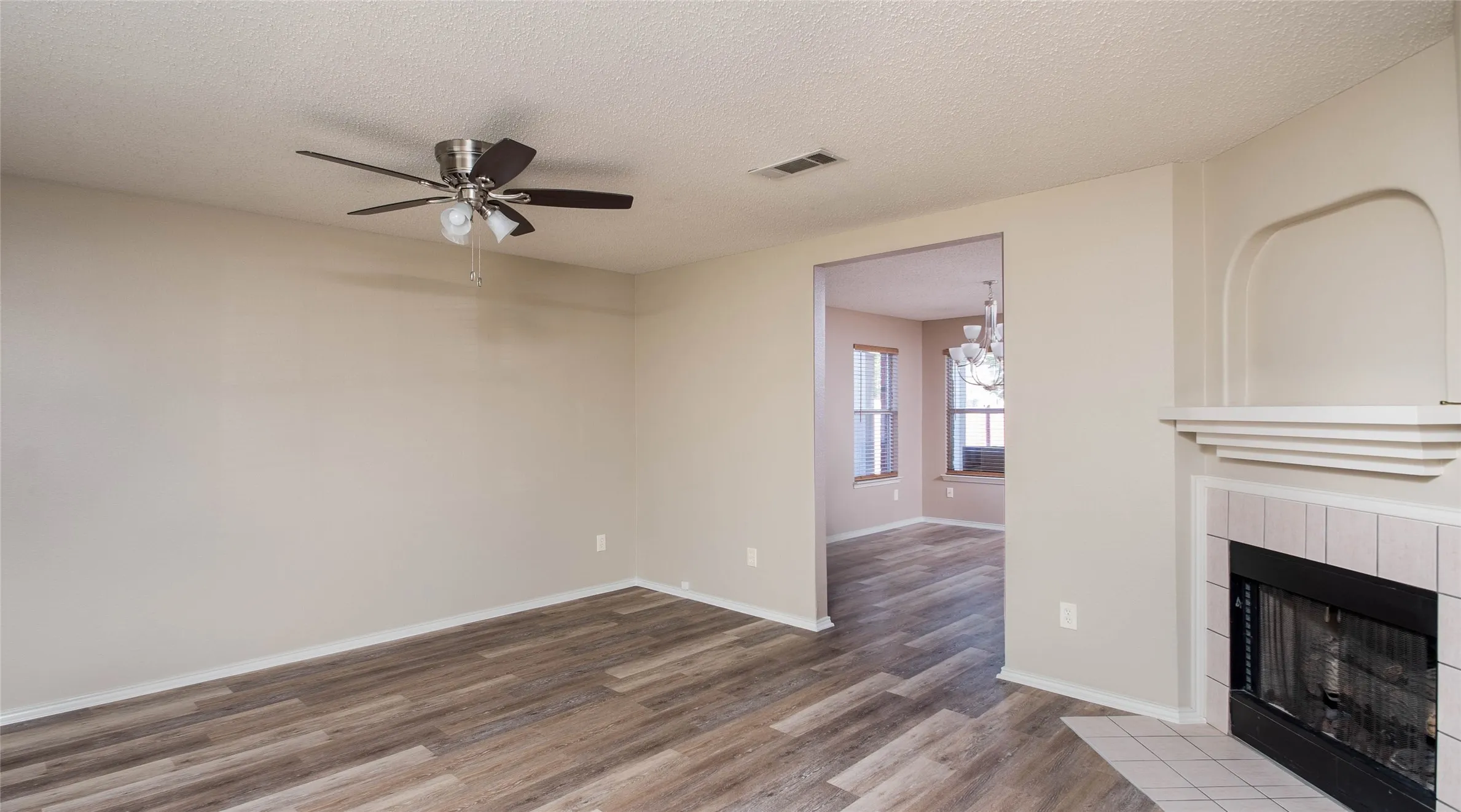 Single Family Residence For Rent in Denton County , 901 Elizabeth Drive, Lewisville, Texas 75067, 3 Bedroom, 3 Bathroom, 2 Garage spaces, 1,770 Sqft, built in 1999, Price $2,400, mls#21296257, Real Estate Agent in Lewisville, Homes For Rent in Denton county, Homes For Rent in Lewisville, Realtor in Lewisville Texas, Real Estate Brokerage Independent Realty Texas, Luminita Cordes Realtor