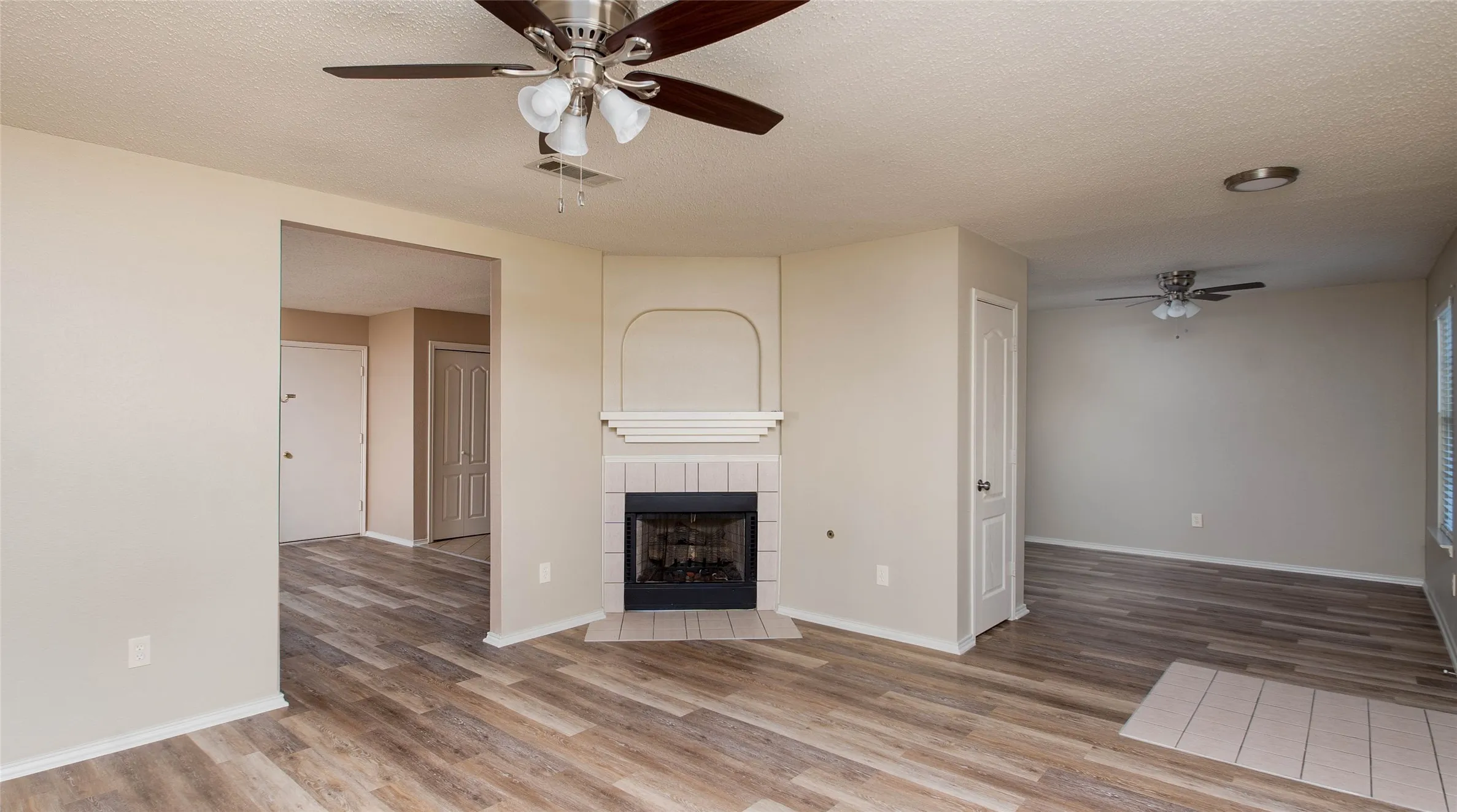 Single Family Residence For Rent in Denton County , 901 Elizabeth Drive, Lewisville, Texas 75067, 3 Bedroom, 3 Bathroom, 2 Garage spaces, 1,770 Sqft, built in 1999, Price $2,400, mls#21296257, Real Estate Agent in Lewisville, Homes For Rent in Denton county, Homes For Rent in Lewisville, Realtor in Lewisville Texas, Real Estate Brokerage Independent Realty Texas, Luminita Cordes Realtor