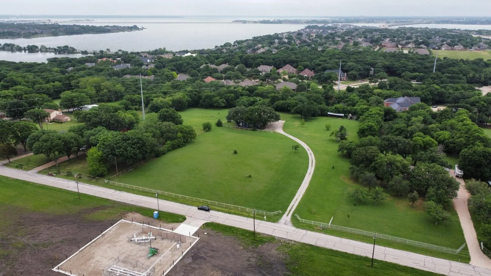 Single Family Residence For Sale in Dallas County , 5110 Miller Heights Drive, Rowlett, Texas 75088, 4 Bedroom, 3 Bathroom, Garage spaces, 3,525 Sqft, built in 1959, mls#21297249, Real Estate Agent in Rowlett, Homes For Sale in Dallas county, Homes For Sale in Rowlett, Realtor in Rowlett Texas, Real Estate Brokerage Independent Realty Texas, Luminita Cordes Realtor