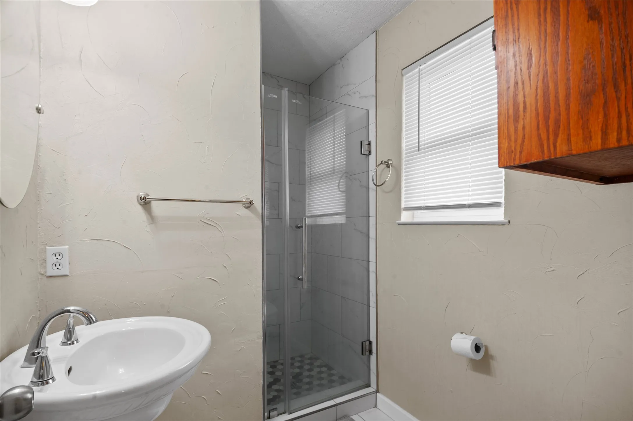 Single Family Residence For Sale in Dallas County , 5110 Miller Heights Drive, Rowlett, Texas 75088, 4 Bedroom, 3 Bathroom, Garage spaces, 3,525 Sqft, built in 1959, mls#21297249, Real Estate Agent in Rowlett, Homes For Sale in Dallas county, Homes For Sale in Rowlett, Realtor in Rowlett Texas, Real Estate Brokerage Independent Realty Texas, Luminita Cordes Realtor