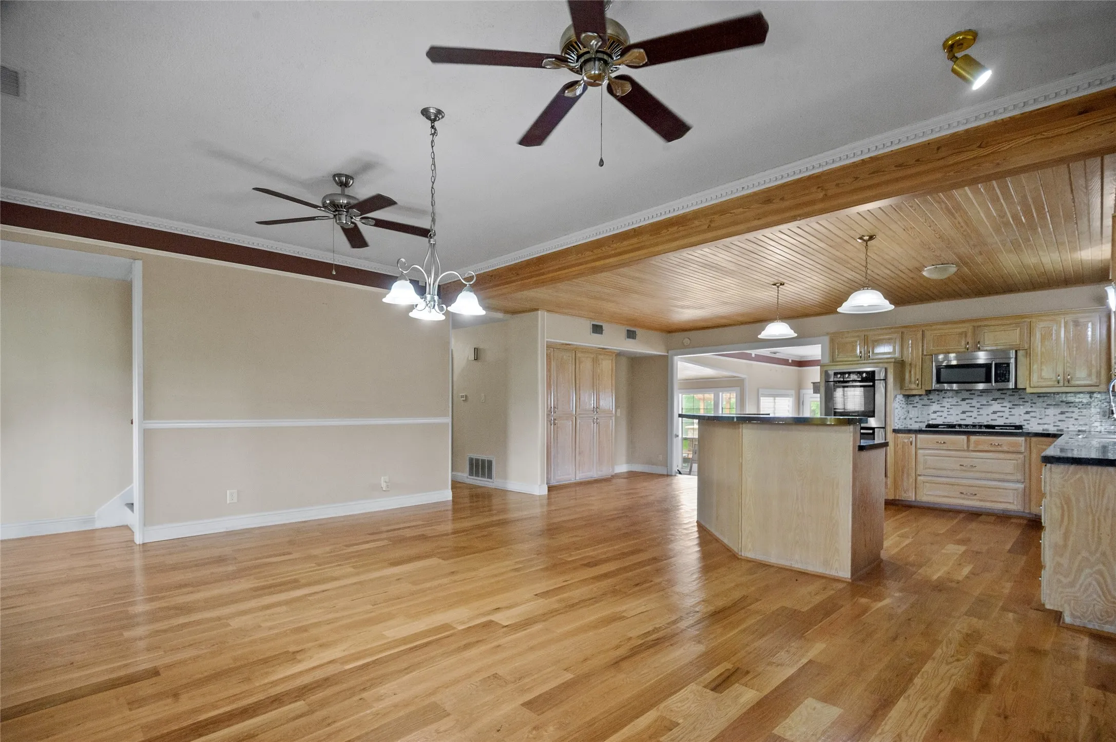 Single Family Residence For Sale in Dallas County , 5110 Miller Heights Drive, Rowlett, Texas 75088, 4 Bedroom, 3 Bathroom, Garage spaces, 3,525 Sqft, built in 1959, mls#21297249, Real Estate Agent in Rowlett, Homes For Sale in Dallas county, Homes For Sale in Rowlett, Realtor in Rowlett Texas, Real Estate Brokerage Independent Realty Texas, Luminita Cordes Realtor