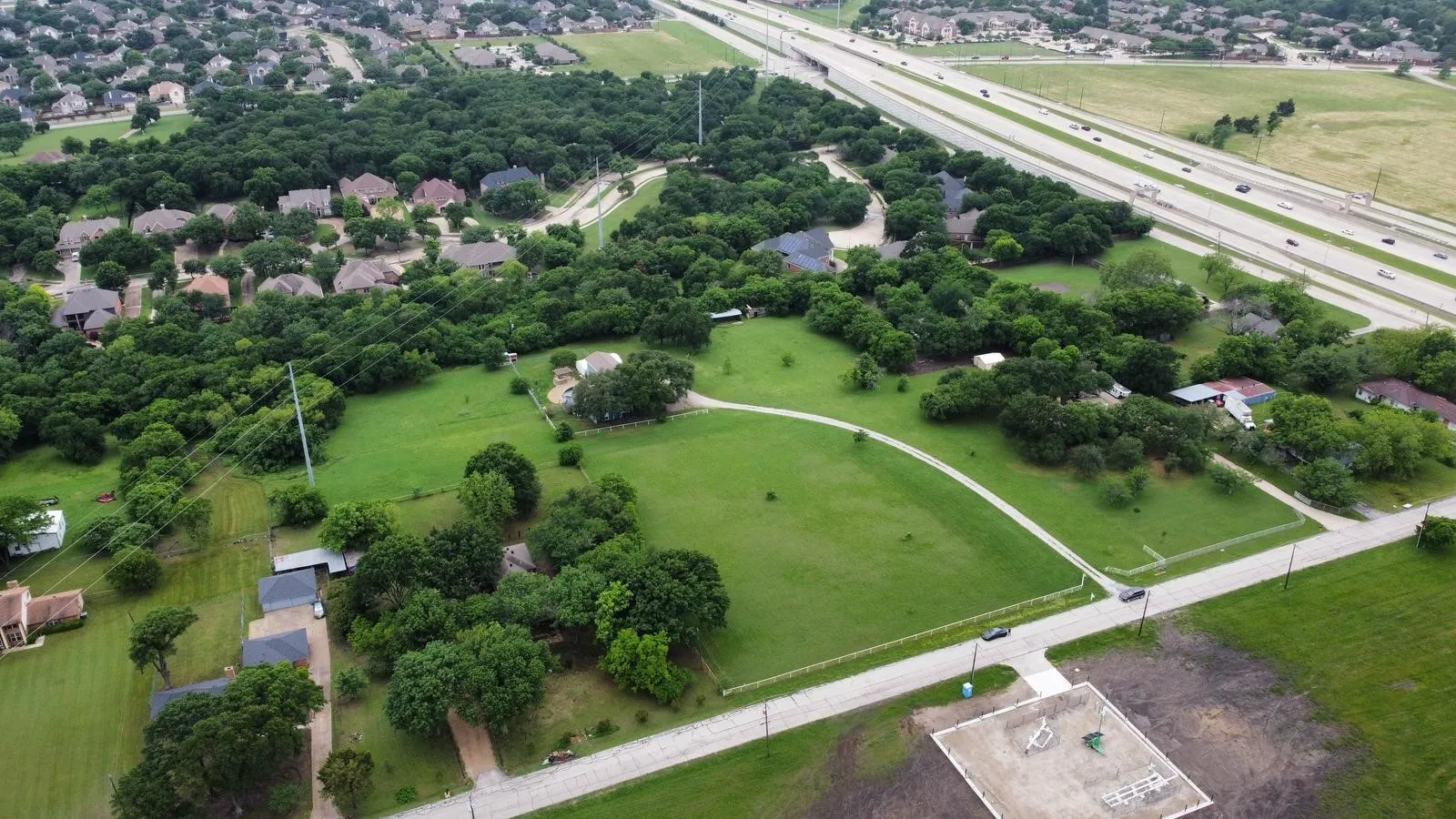 Single Family Residence For Sale in Dallas County , 5110 Miller Heights Drive, Rowlett, Texas 75088, 4 Bedroom, 3 Bathroom, Garage spaces, 3,525 Sqft, built in 1959, mls#21297249, Real Estate Agent in Rowlett, Homes For Sale in Dallas county, Homes For Sale in Rowlett, Realtor in Rowlett Texas, Real Estate Brokerage Independent Realty Texas, Luminita Cordes Realtor